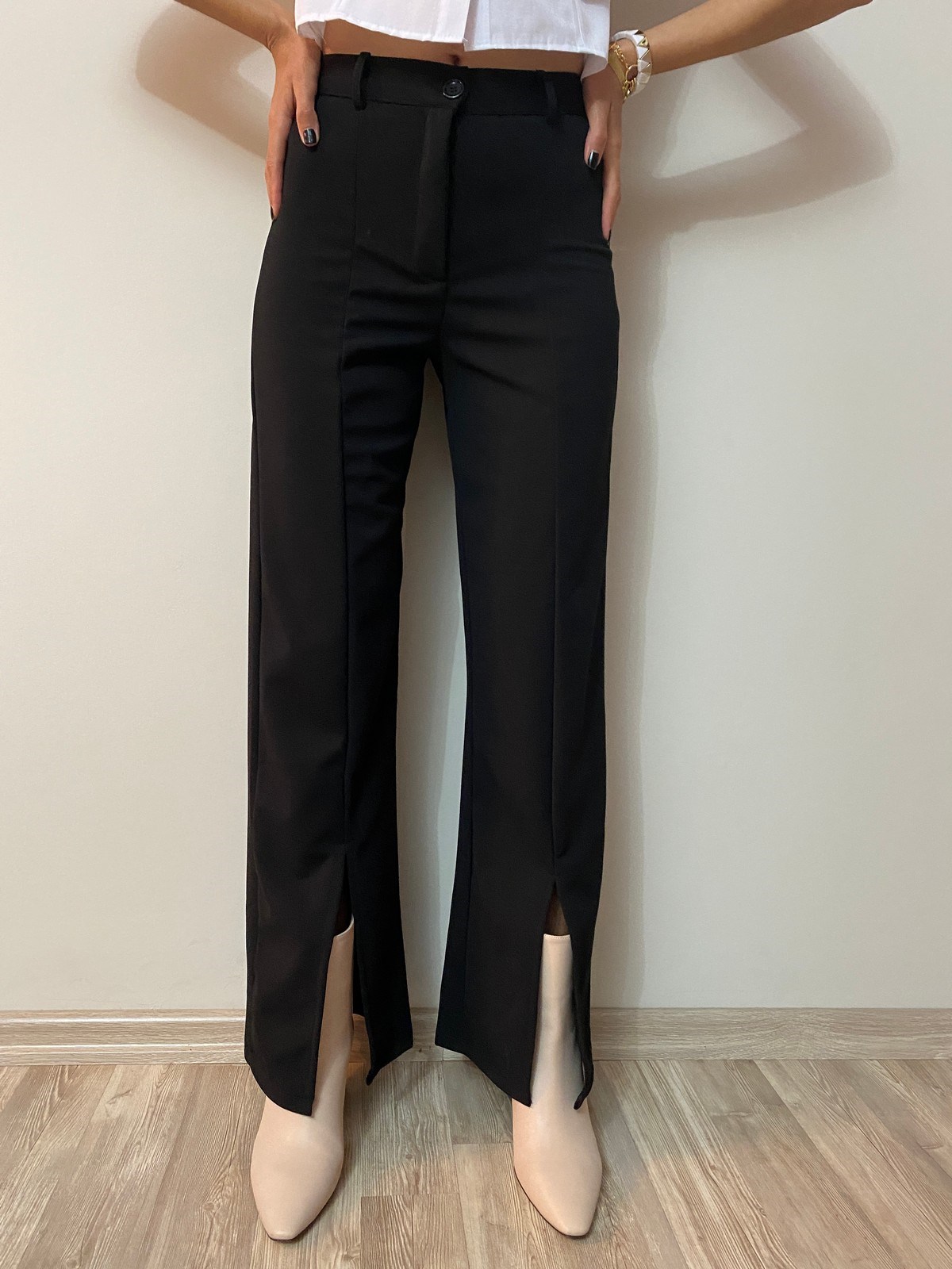 Kadın Siyah Paçası Yırtmaçlı Kumaş Pantolon