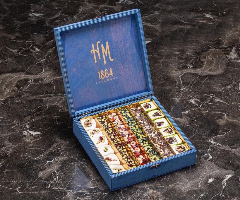 HM 1864 Premium Mixed Delight (Blue Wooden Box)