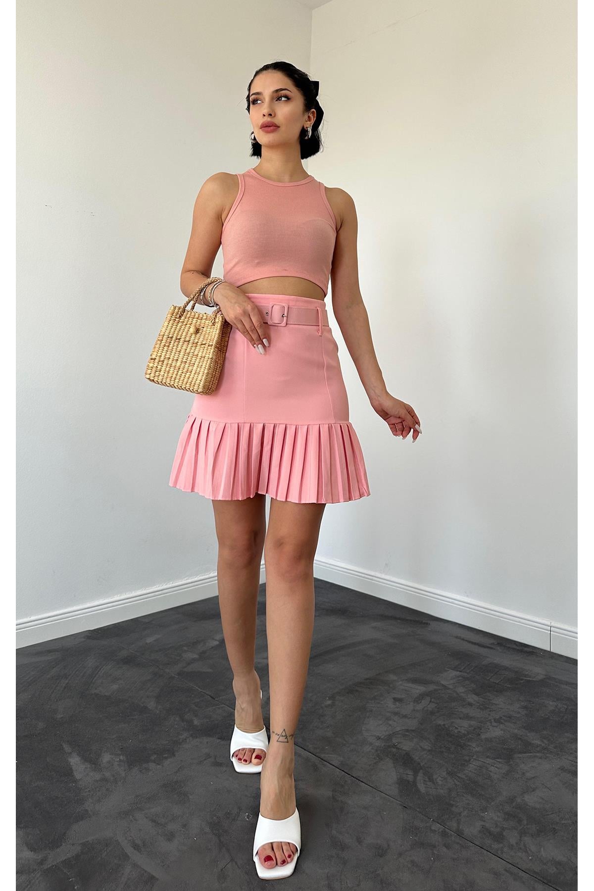 Pembe Pile Detaylı Kemerli Etek
