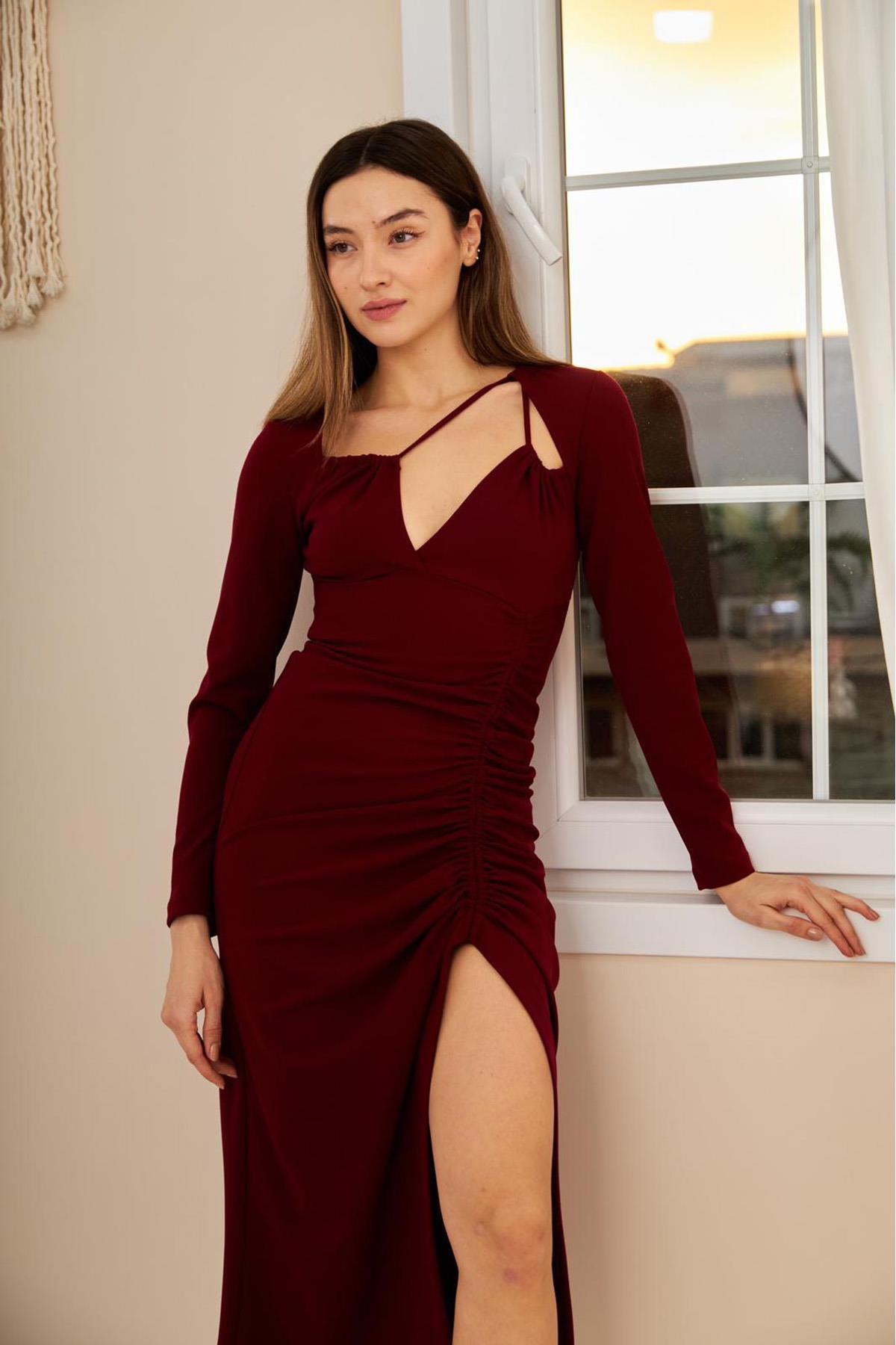 Bordo Askılı ve Yırtmaçlı Elbise