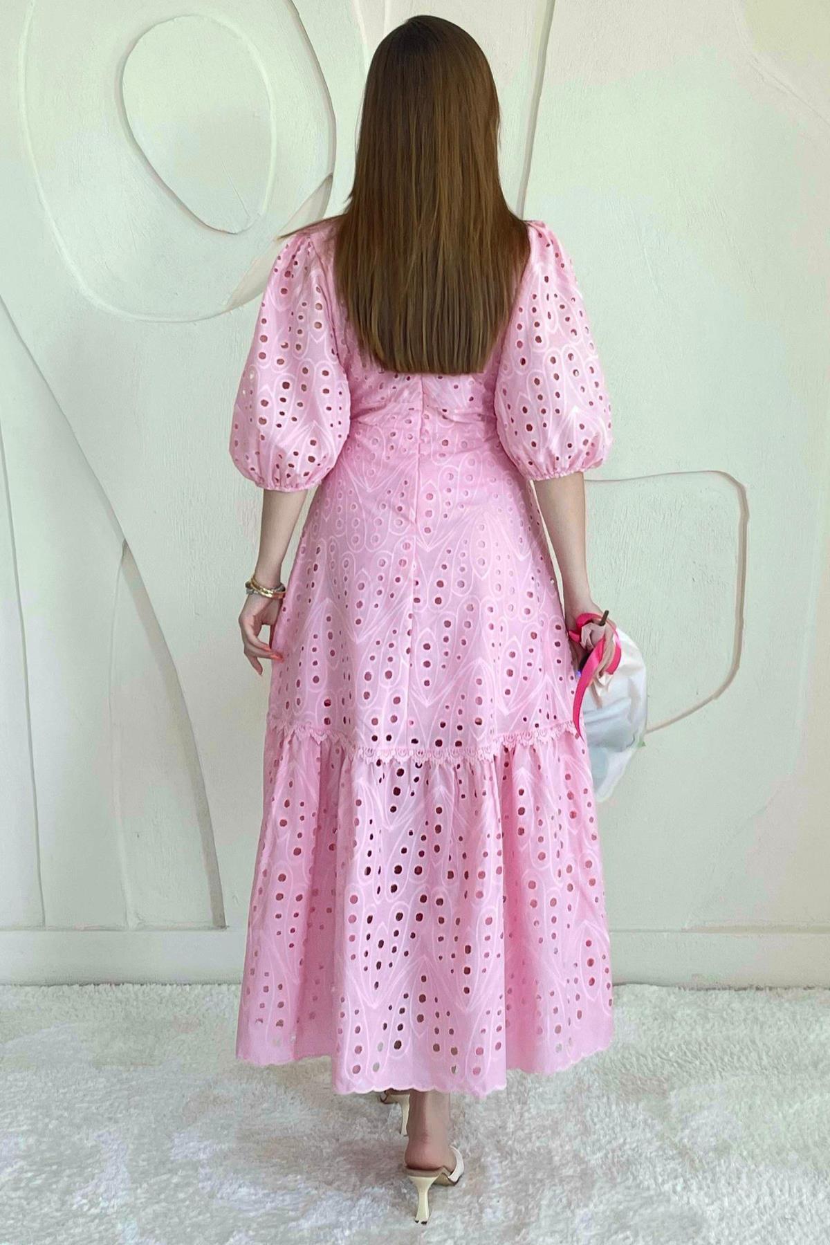 Pembe Balon Kol Detaylı Dekolteli Brode Elbise