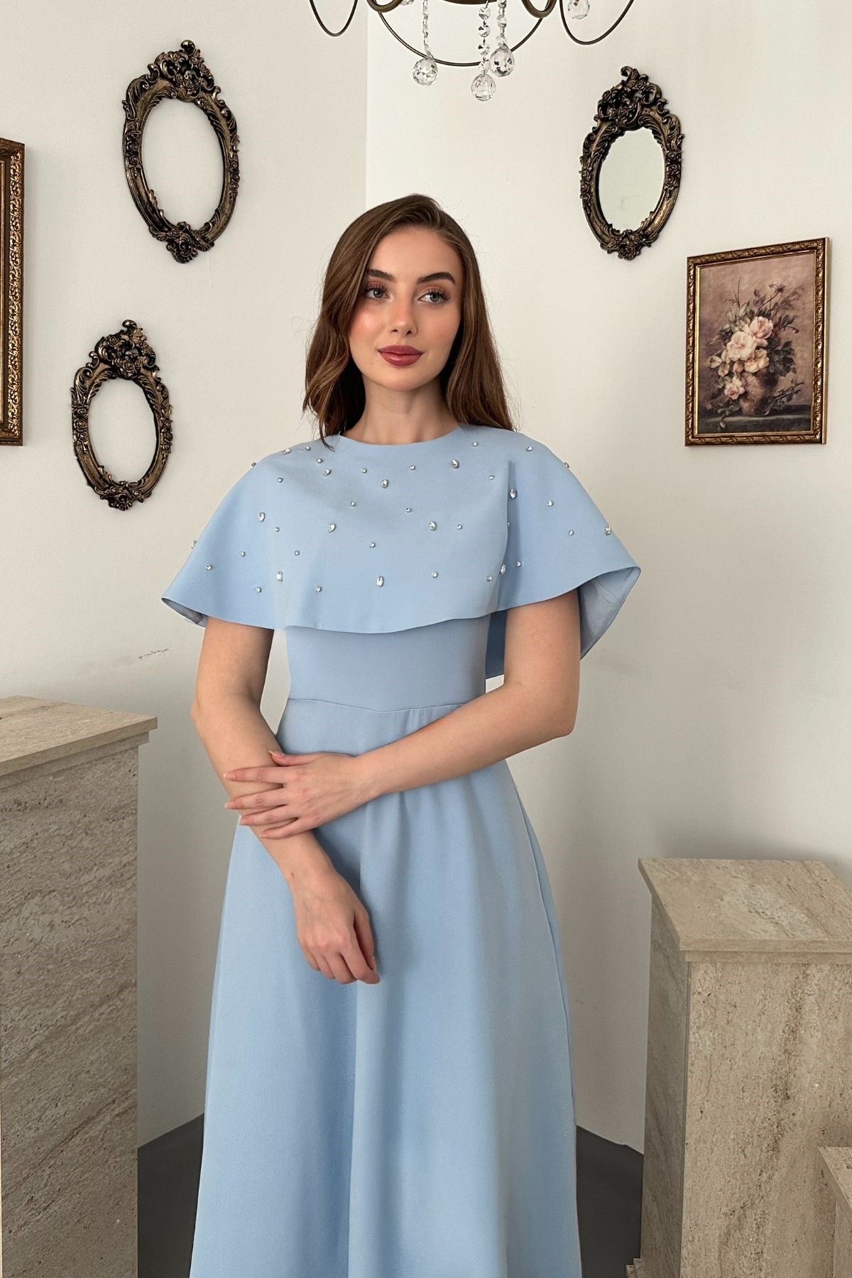 Bebe Mavi Taş detaylı pelerinli elbise