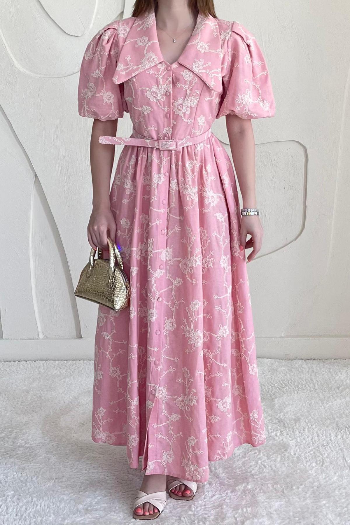 Pembe Bebe Yaka Kemer Detaylı Brode Elbise