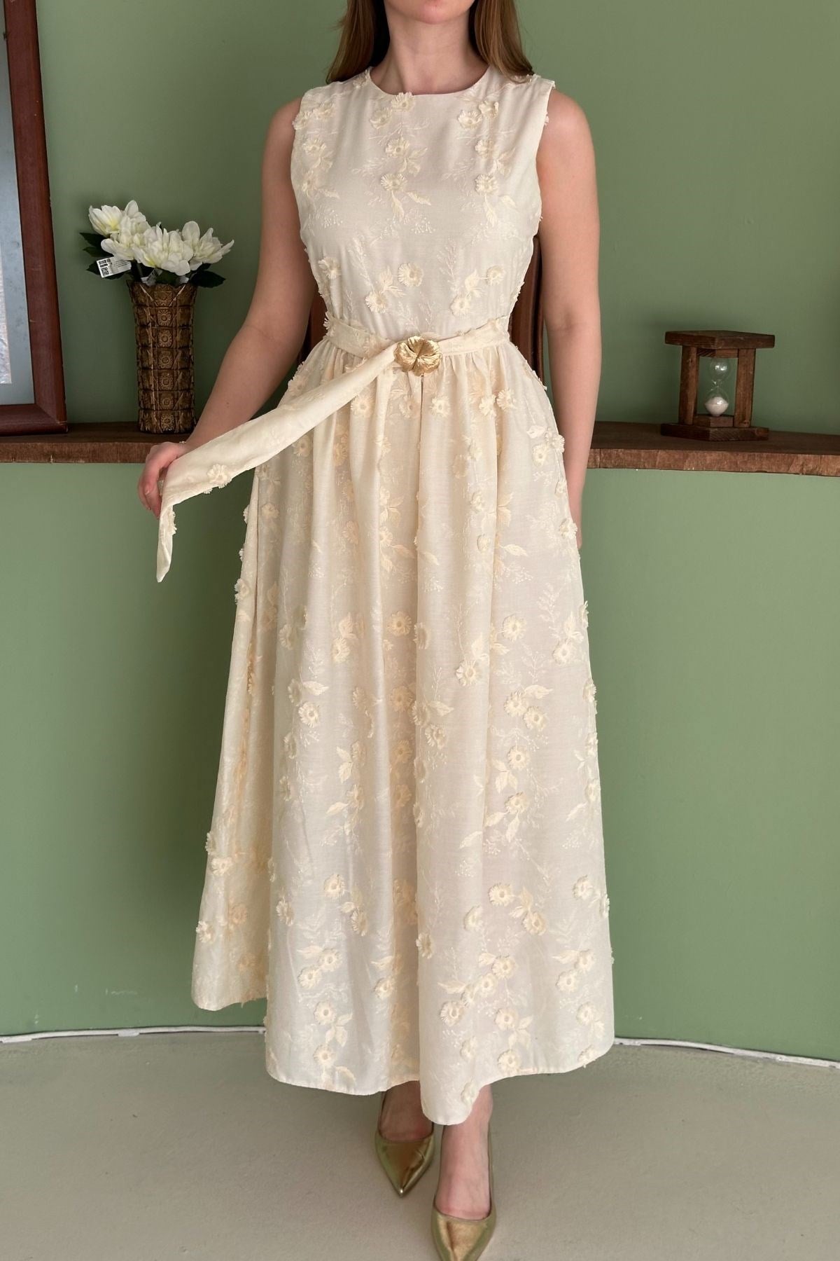 Bej 3d Brode Detaylı Elbise