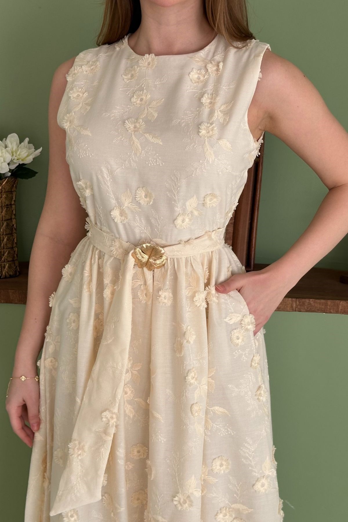 Bej 3d Brode Detaylı Elbise