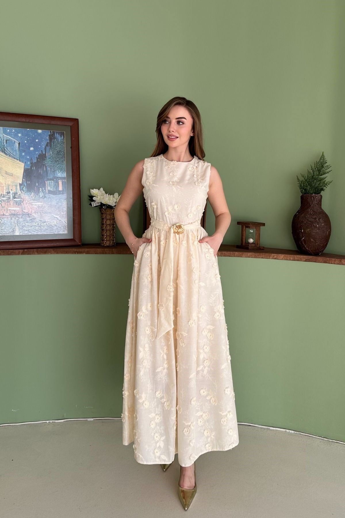 Bej 3d Brode Detaylı Elbise