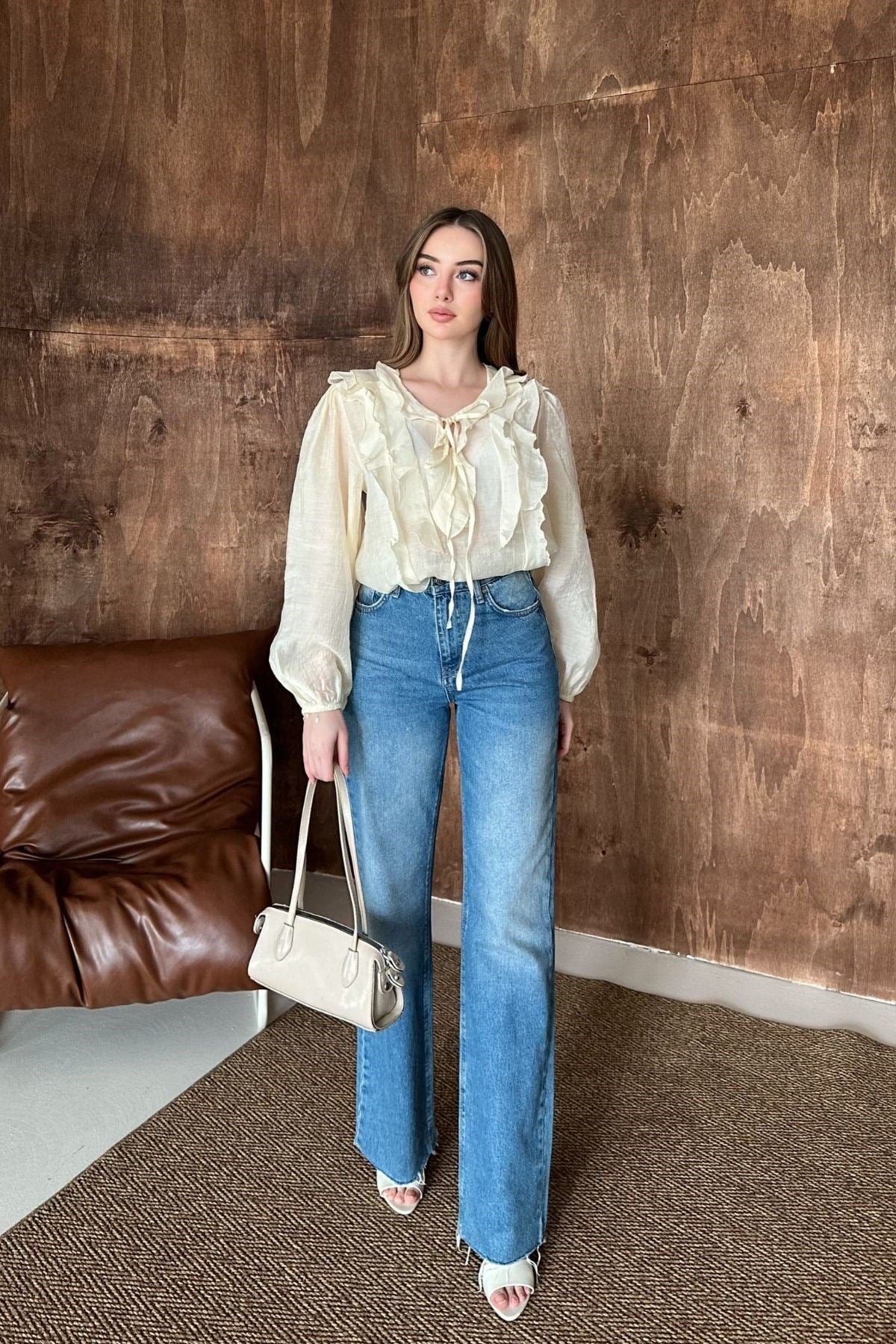 Bej Fırfırlı Bluz