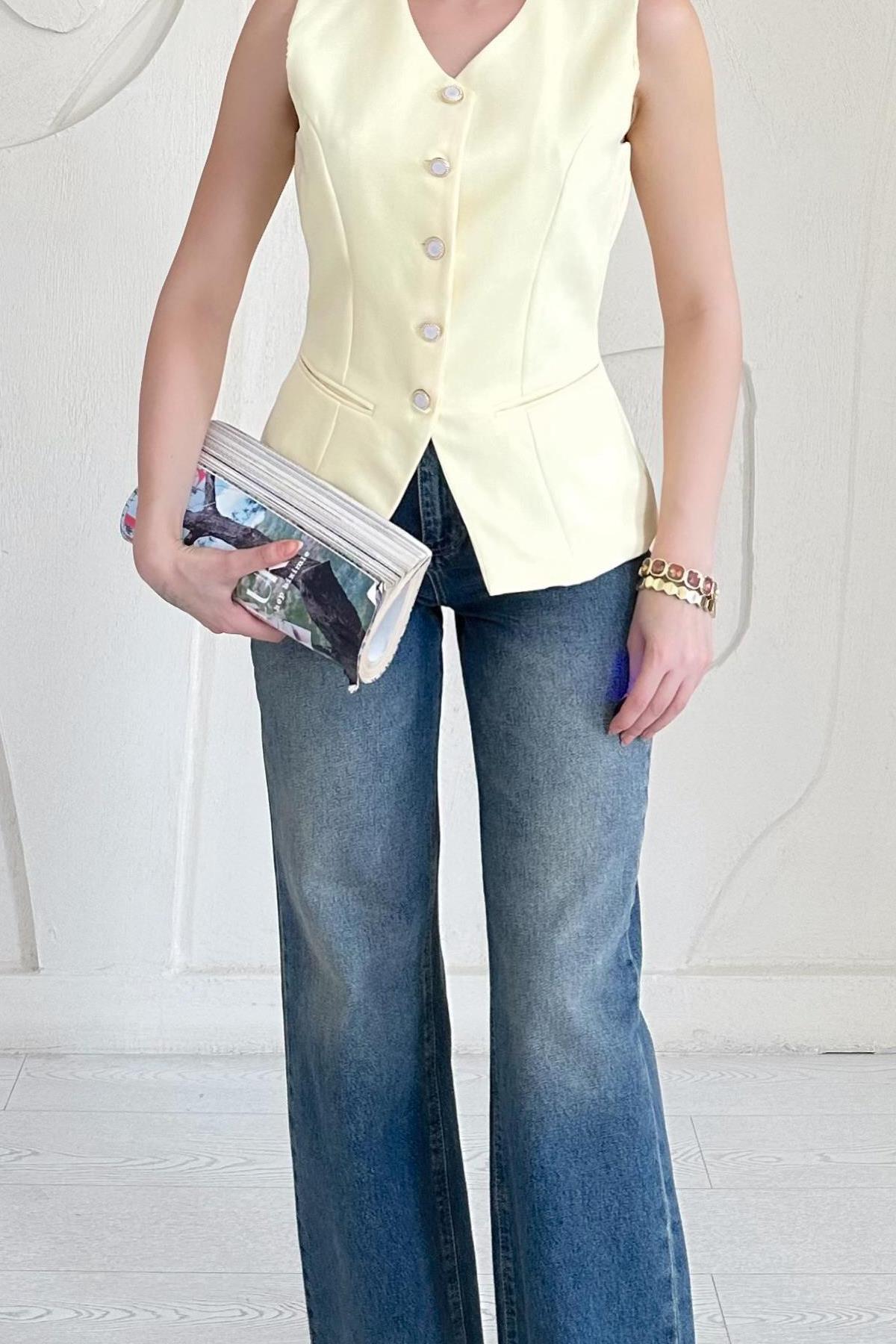 Sarı Belden Oturtmalı Cep ve Düğme Detaylı Yelek