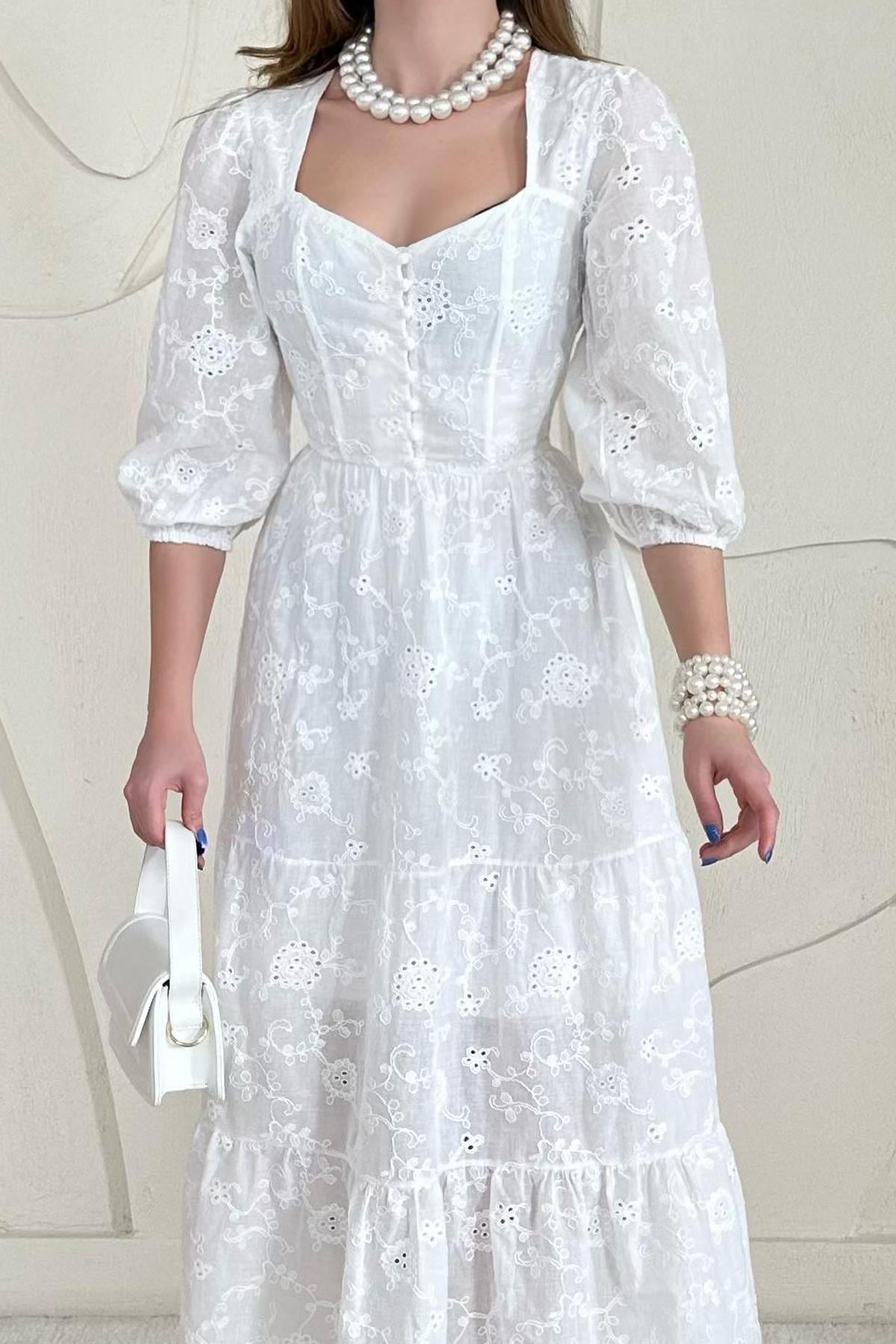 Beyaz Düğmeli Brode Elbise