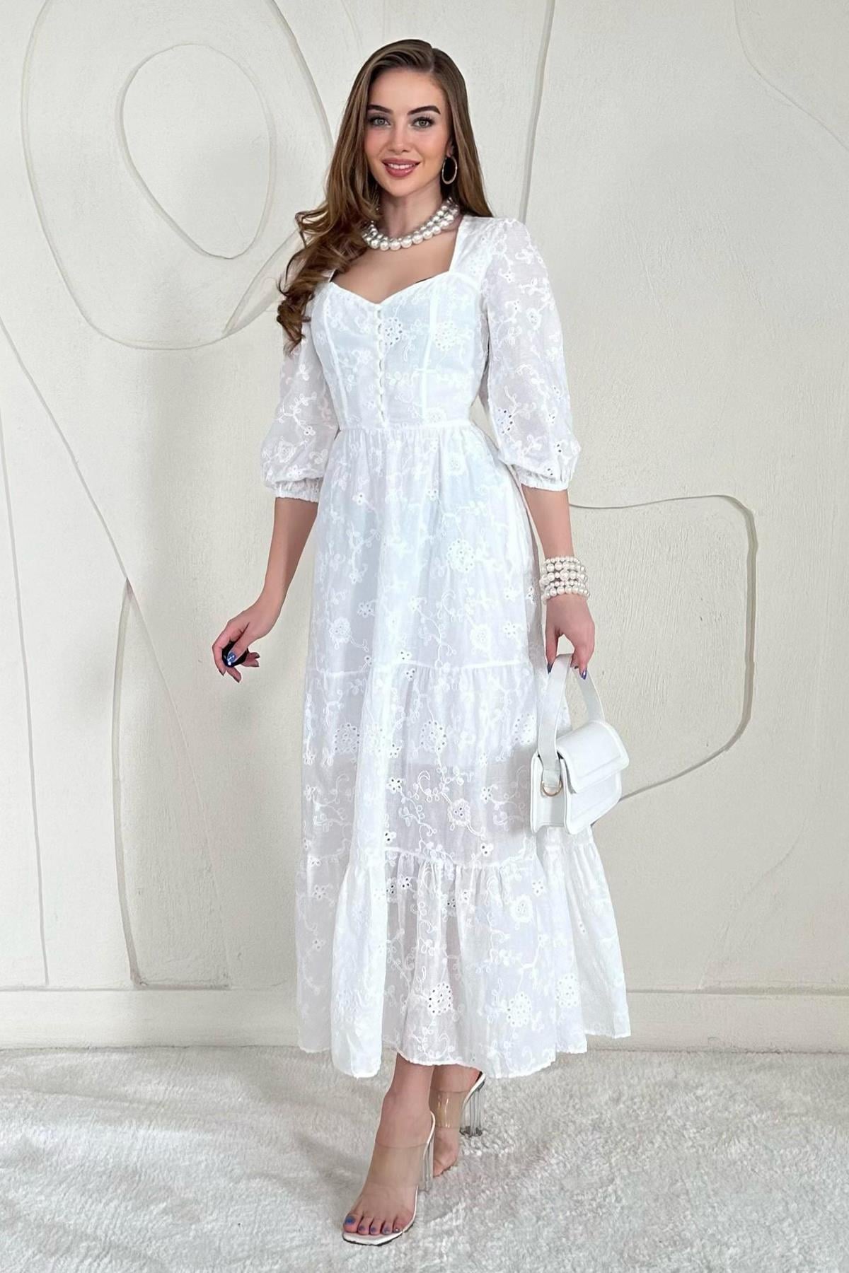 Beyaz Düğmeli Brode Elbise