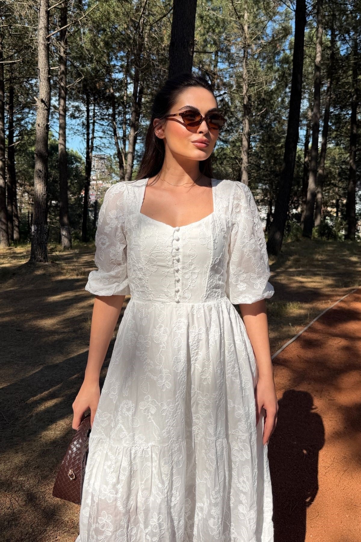 Beyaz Düğmeli Brode Elbise