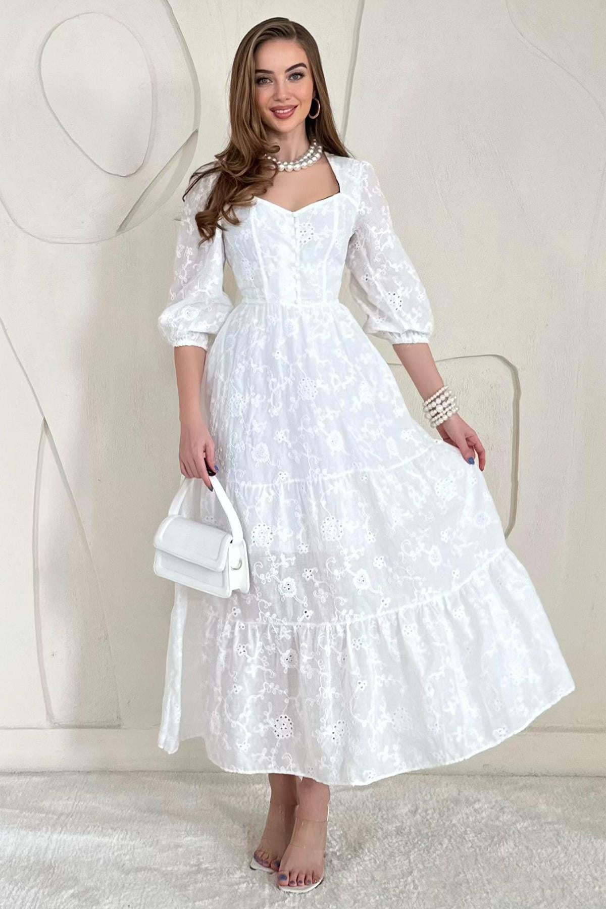 Beyaz Düğmeli Brode Elbise