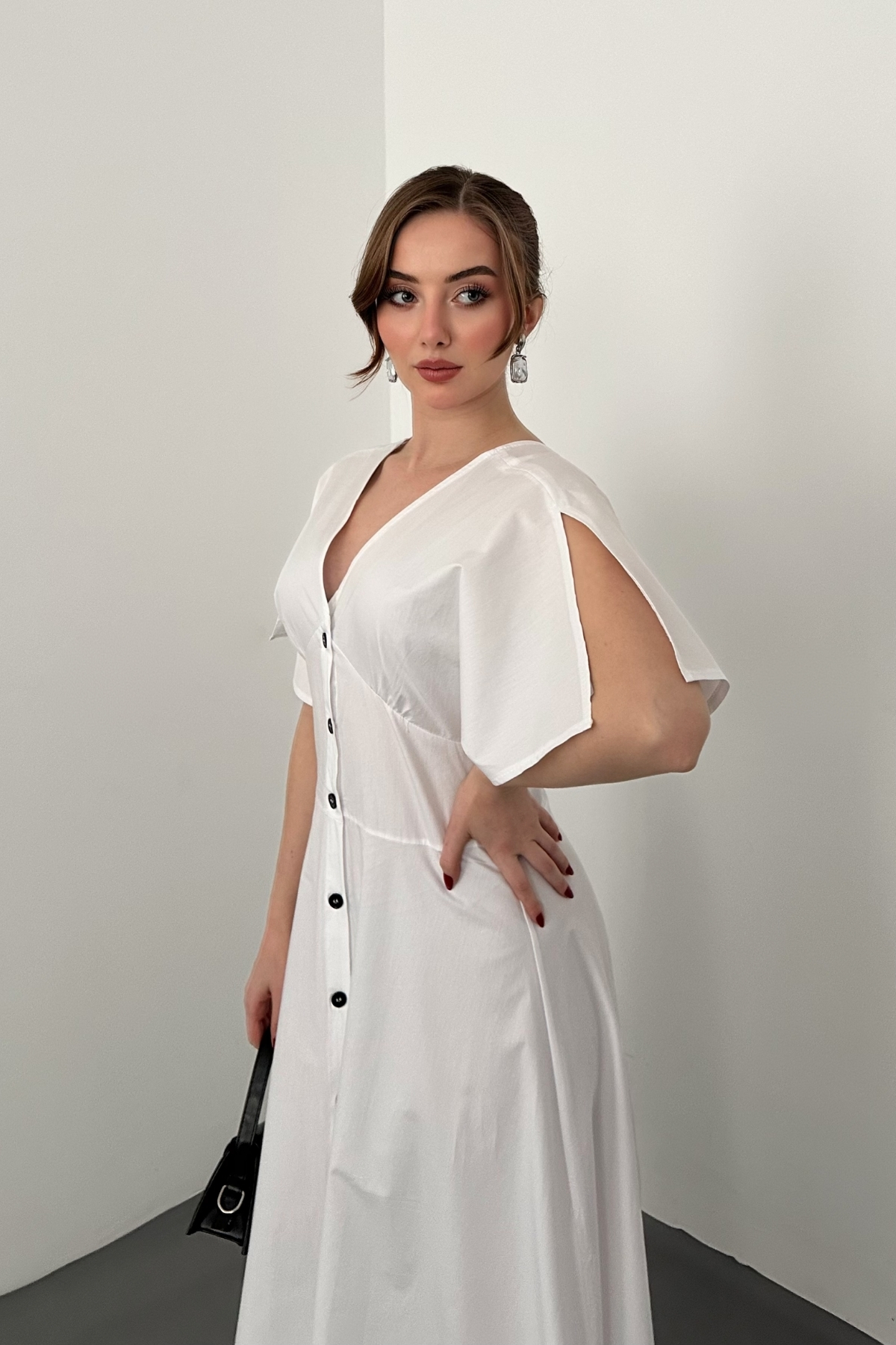 Beyaz Düğmeli Midi Boy Poplin Elbise