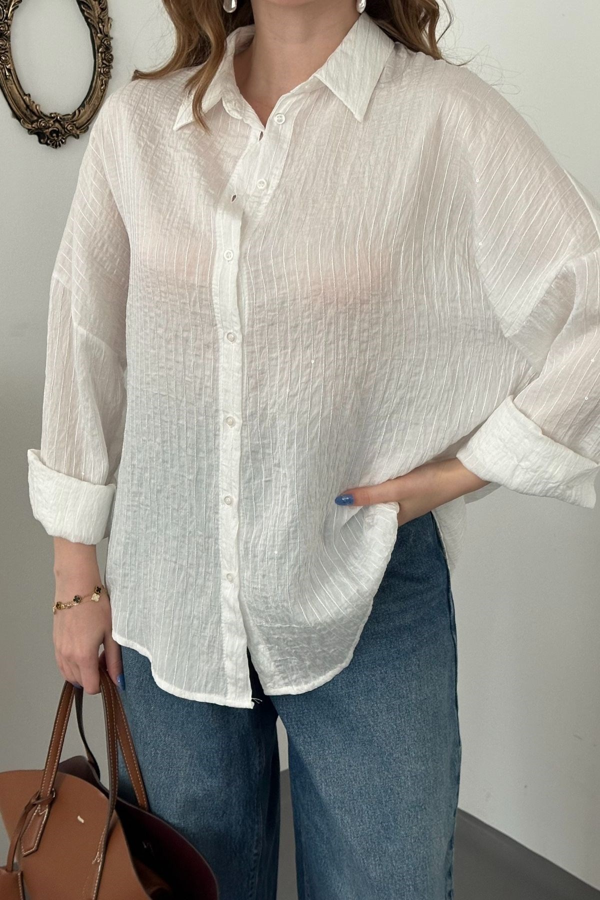 Beyaz Nakışlı Oversize Gömlek