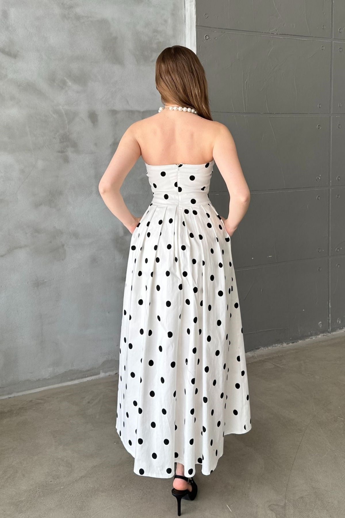 Beyaz Puantiyeli Elbise