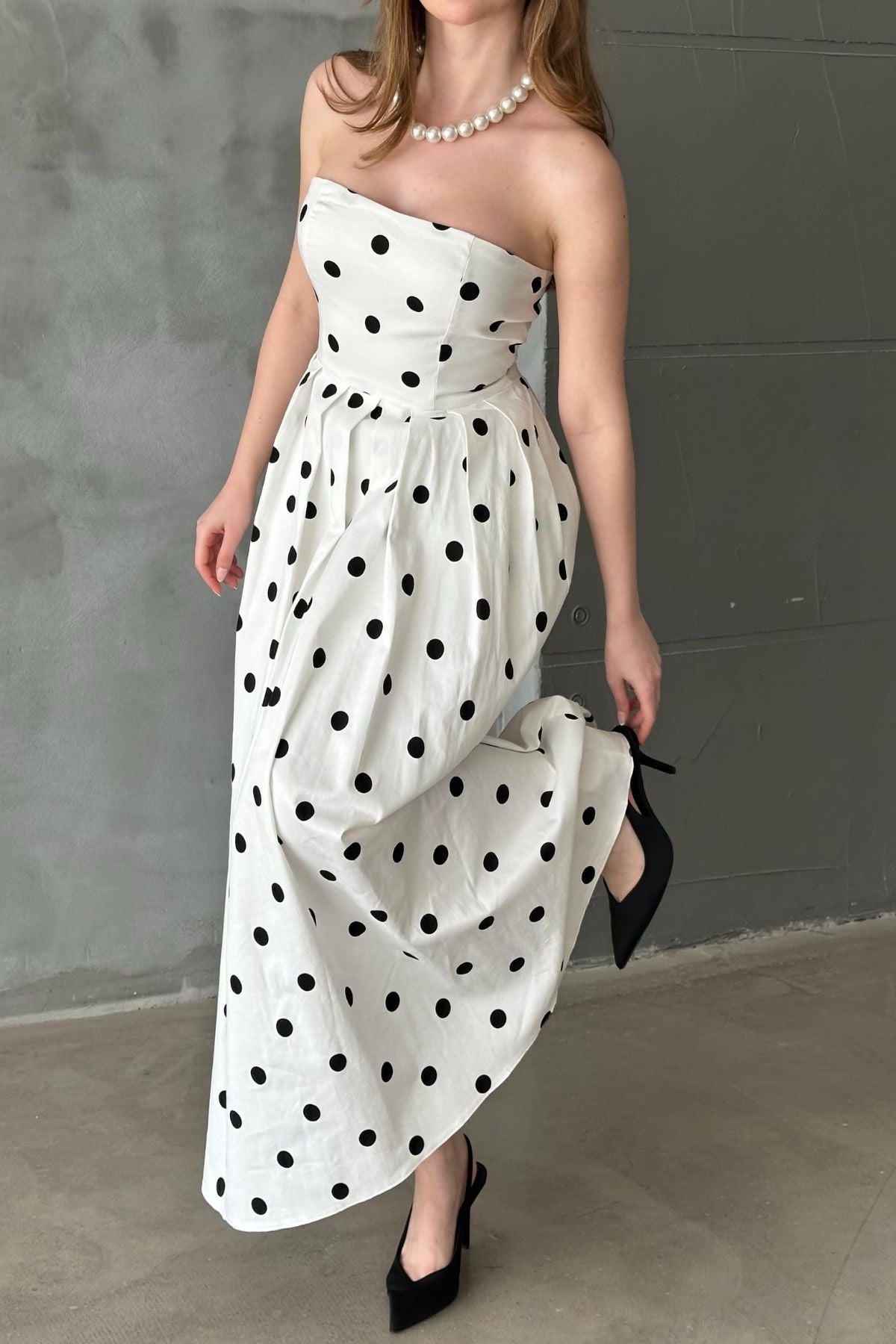 Beyaz Puantiyeli Elbise
