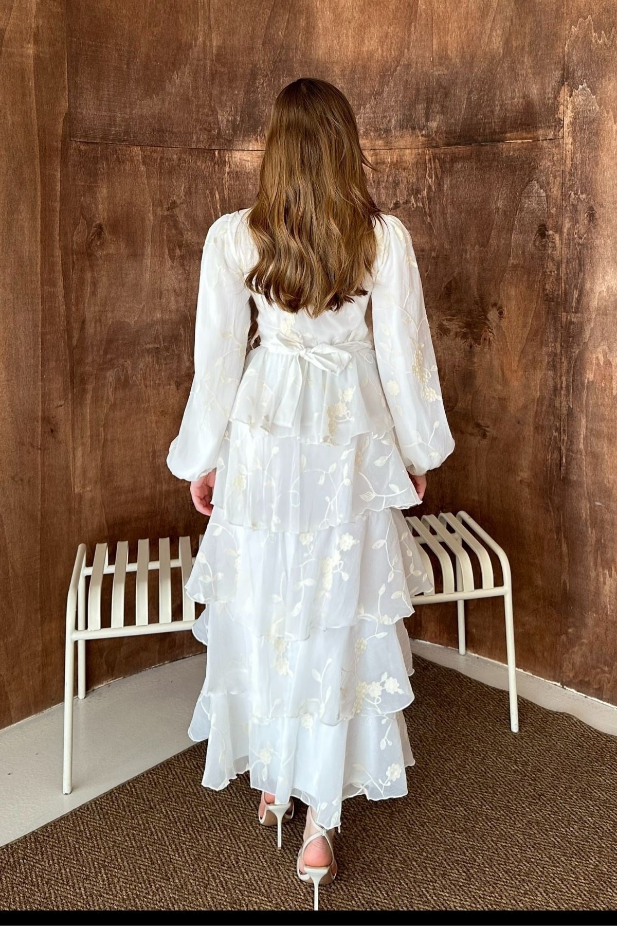 Beyaz Volanlı Kat Kat Elbise