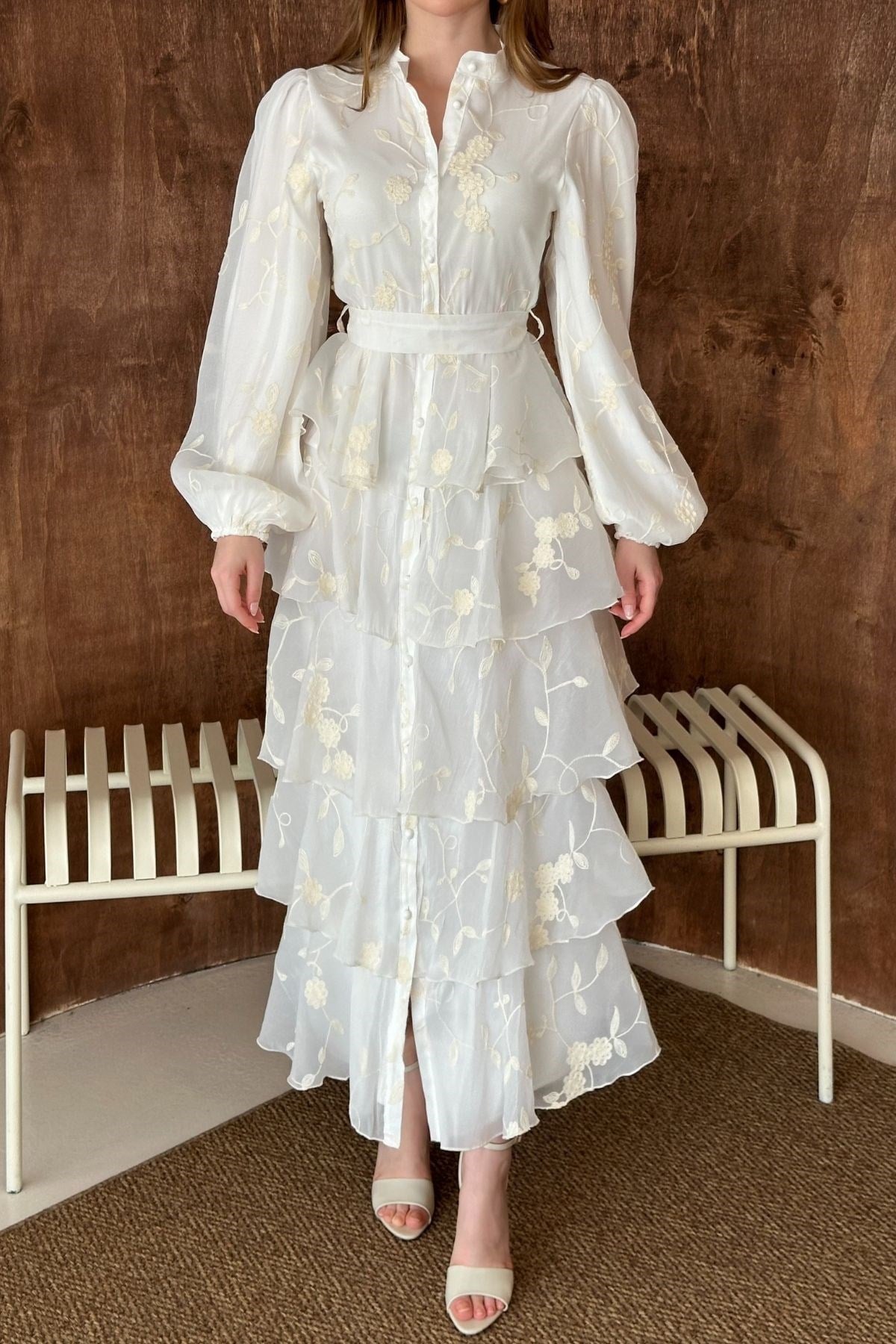 Beyaz Volanlı Kat Kat Elbise