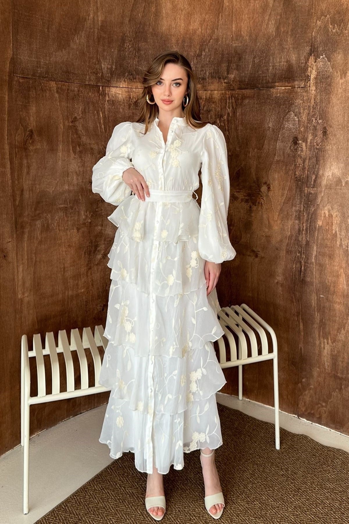 Beyaz Volanlı Kat Kat Elbise