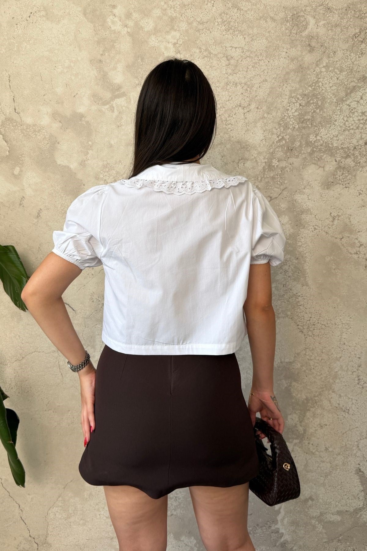 Beyaz Yakası Dantelli Gömlek
