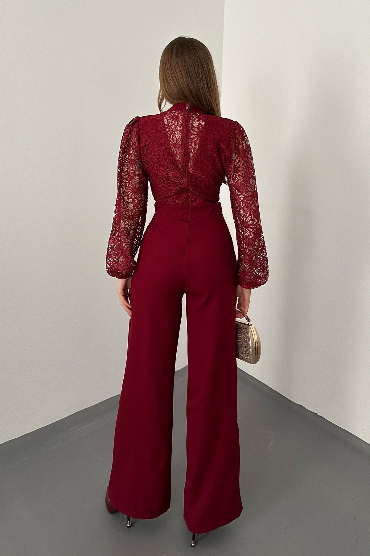 Bordo Dantel Detaylı Apoletli Tulum