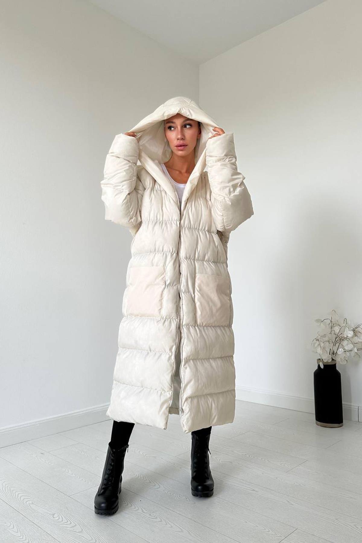 Beyaz Cepli Şişme Uzun Mont