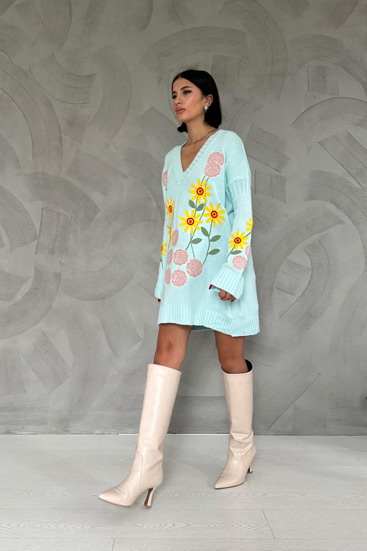 Mint Çiçek Nakışlı Kazak