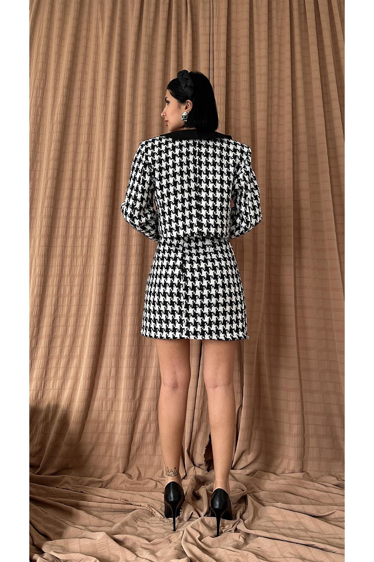 Siyah Çift Düğmeli Ceket ve Mini Etek Takım