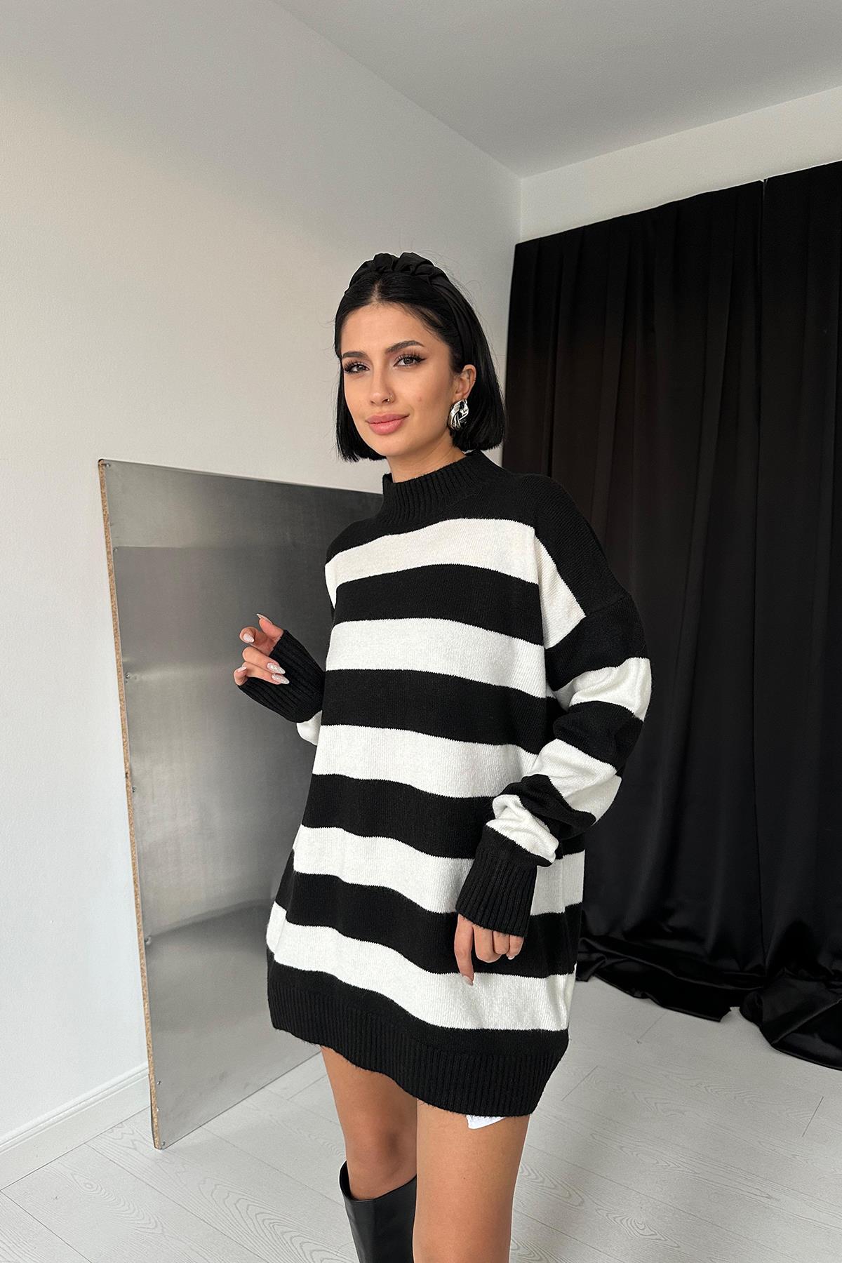 Siyah Çizgili Oversize Triko Kazak