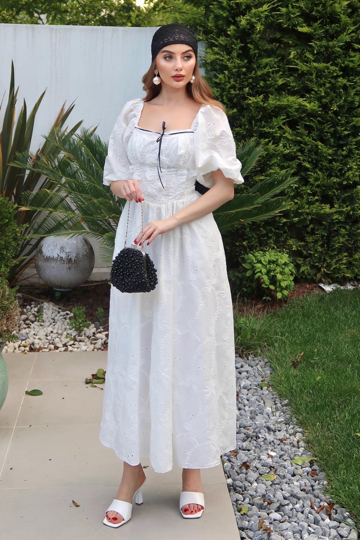 Beyaz Dantel Detaylı Brode Elbise