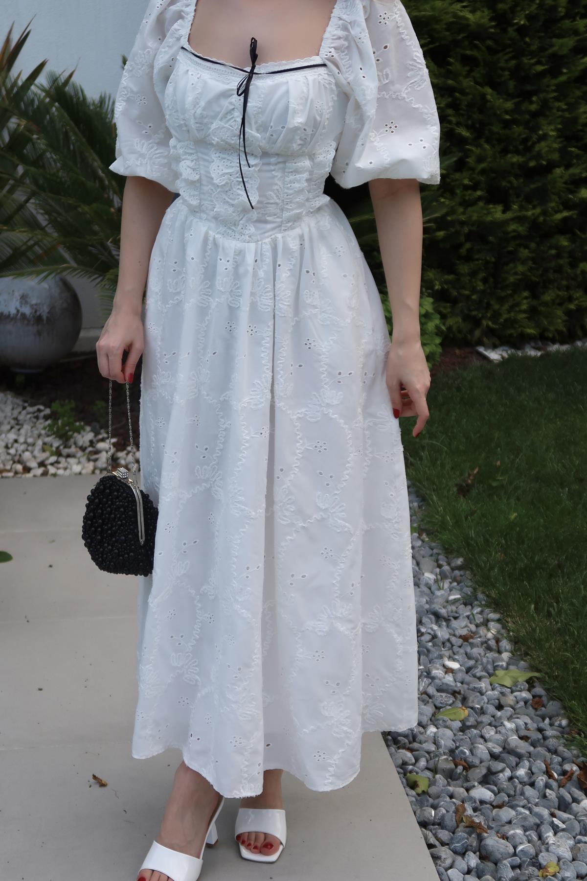 Beyaz Dantel Detaylı Brode Elbise