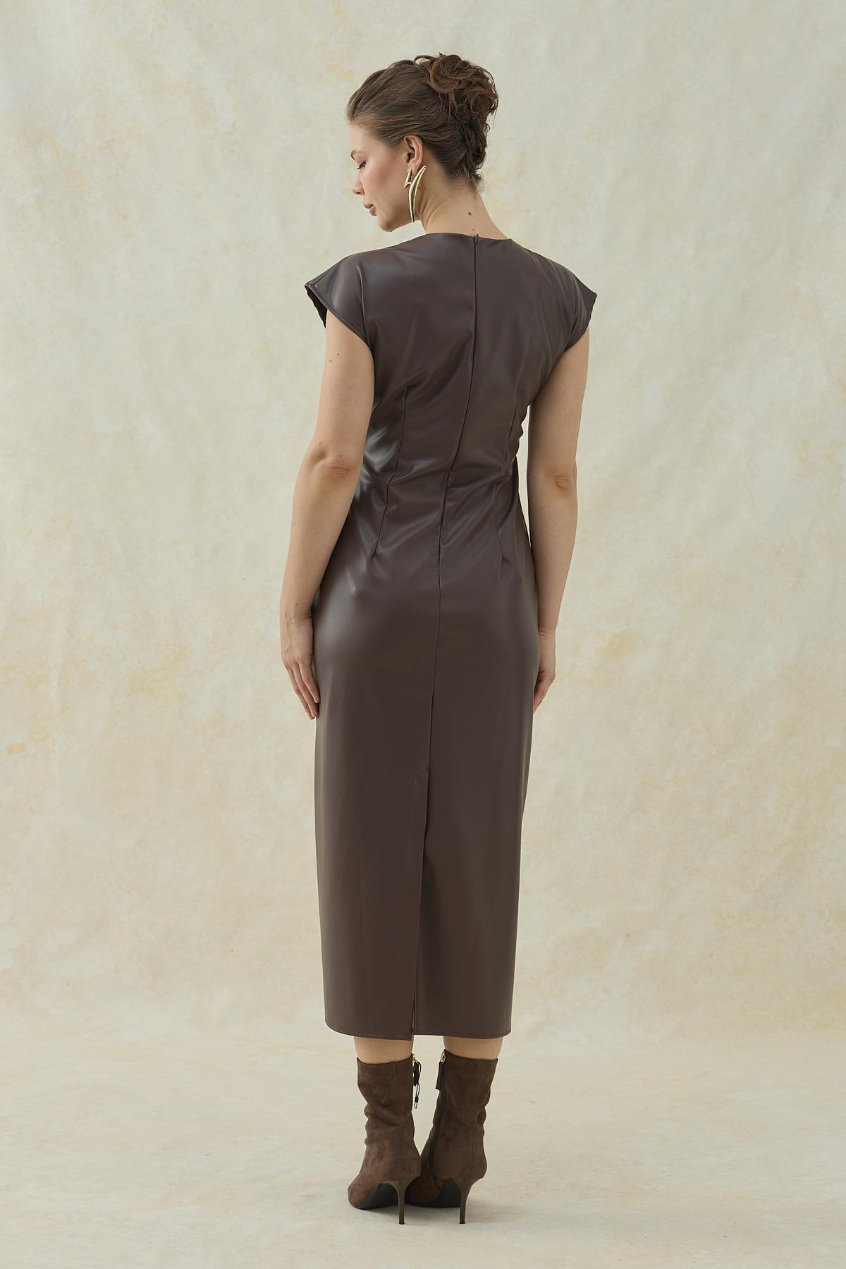 Kahverengi Deri Düğümlü Elbise