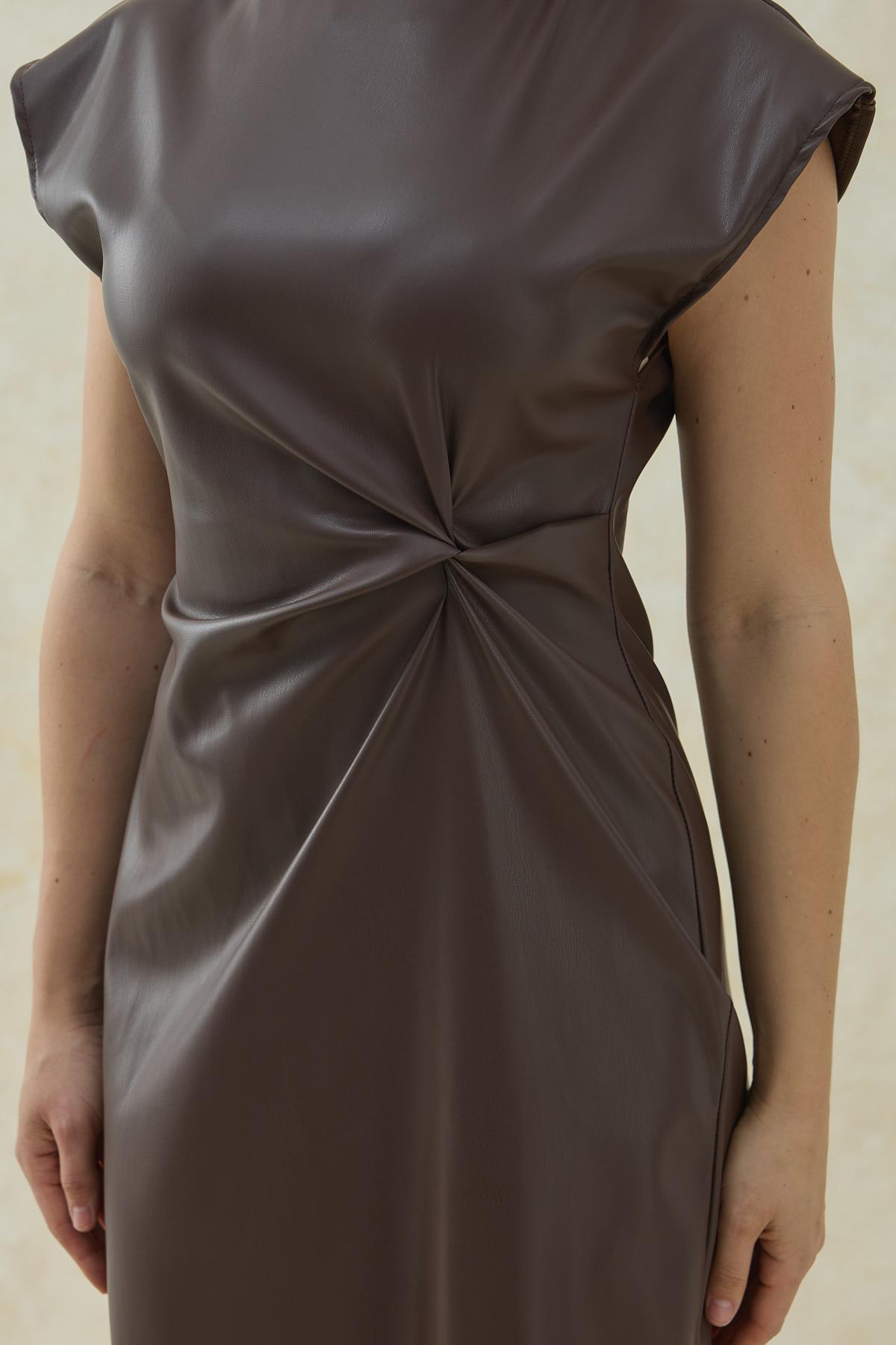 Kahverengi Deri Düğümlü Elbise