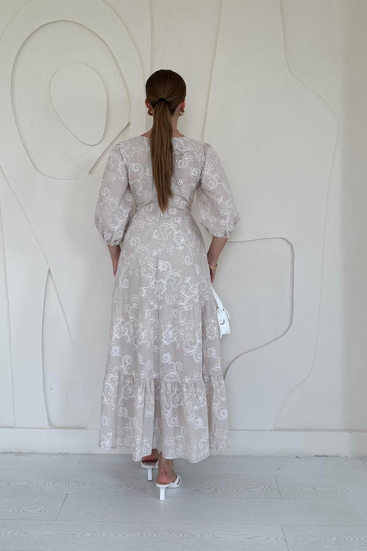 Bej Düğmeli Brode Elbise