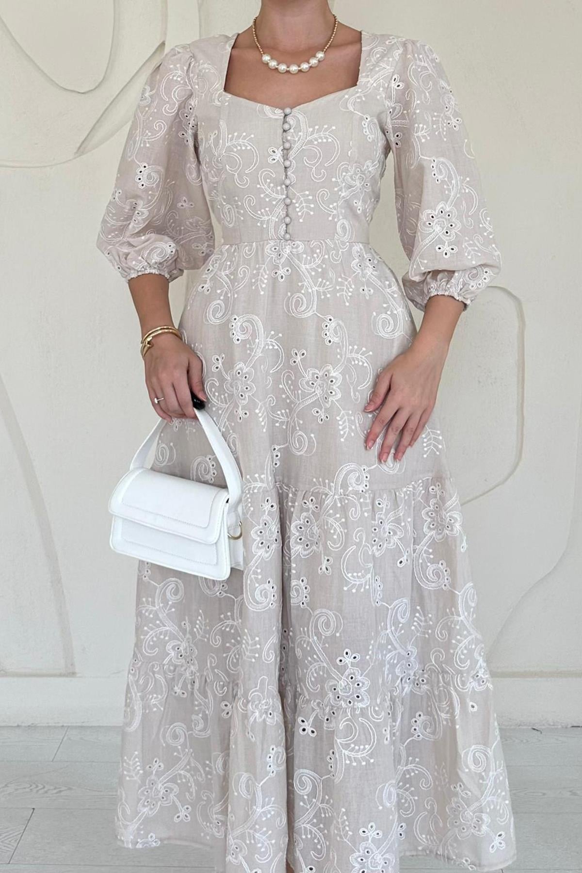 Bej Düğmeli Brode Elbise