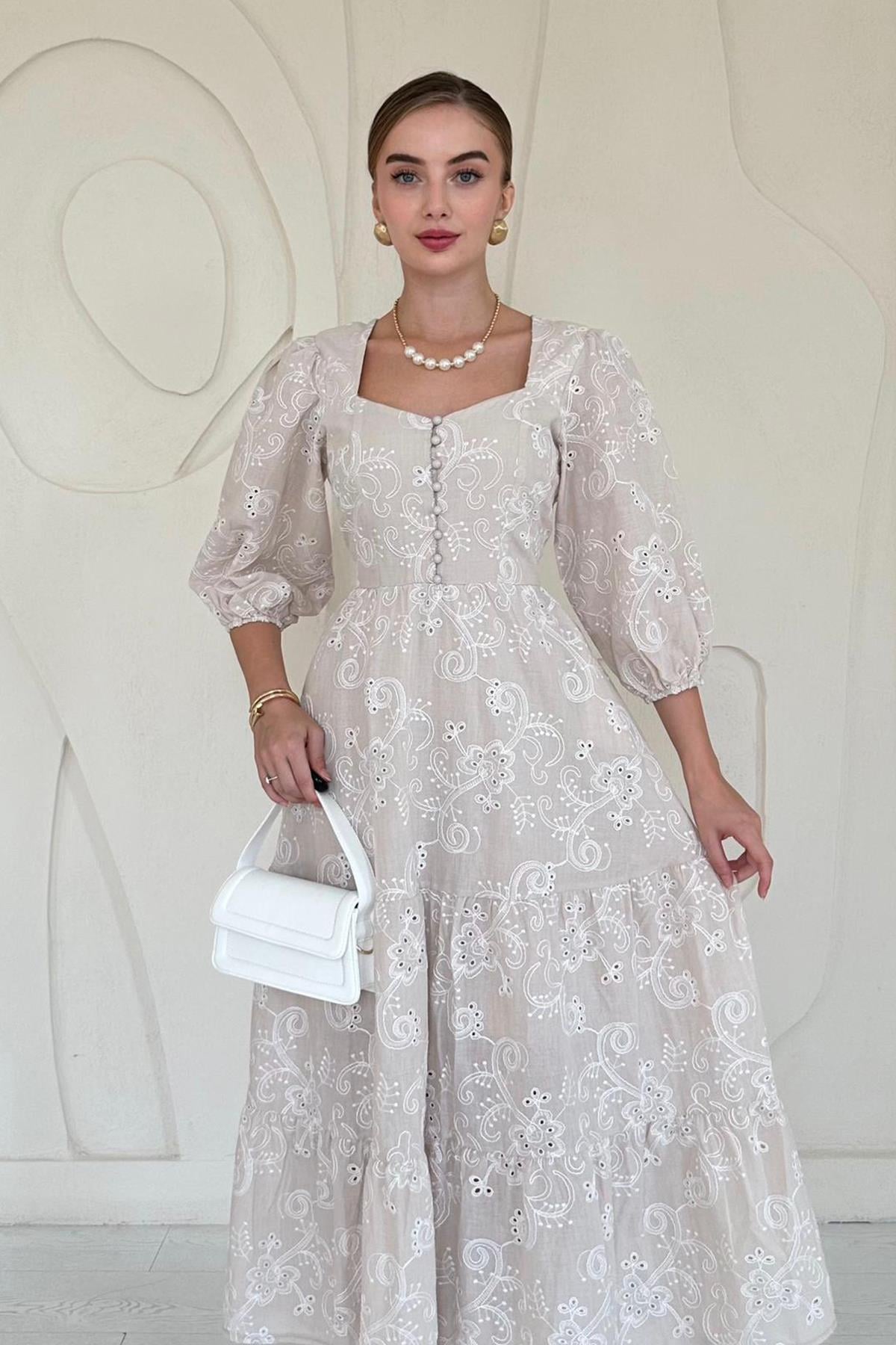 Bej Düğmeli Brode Elbise