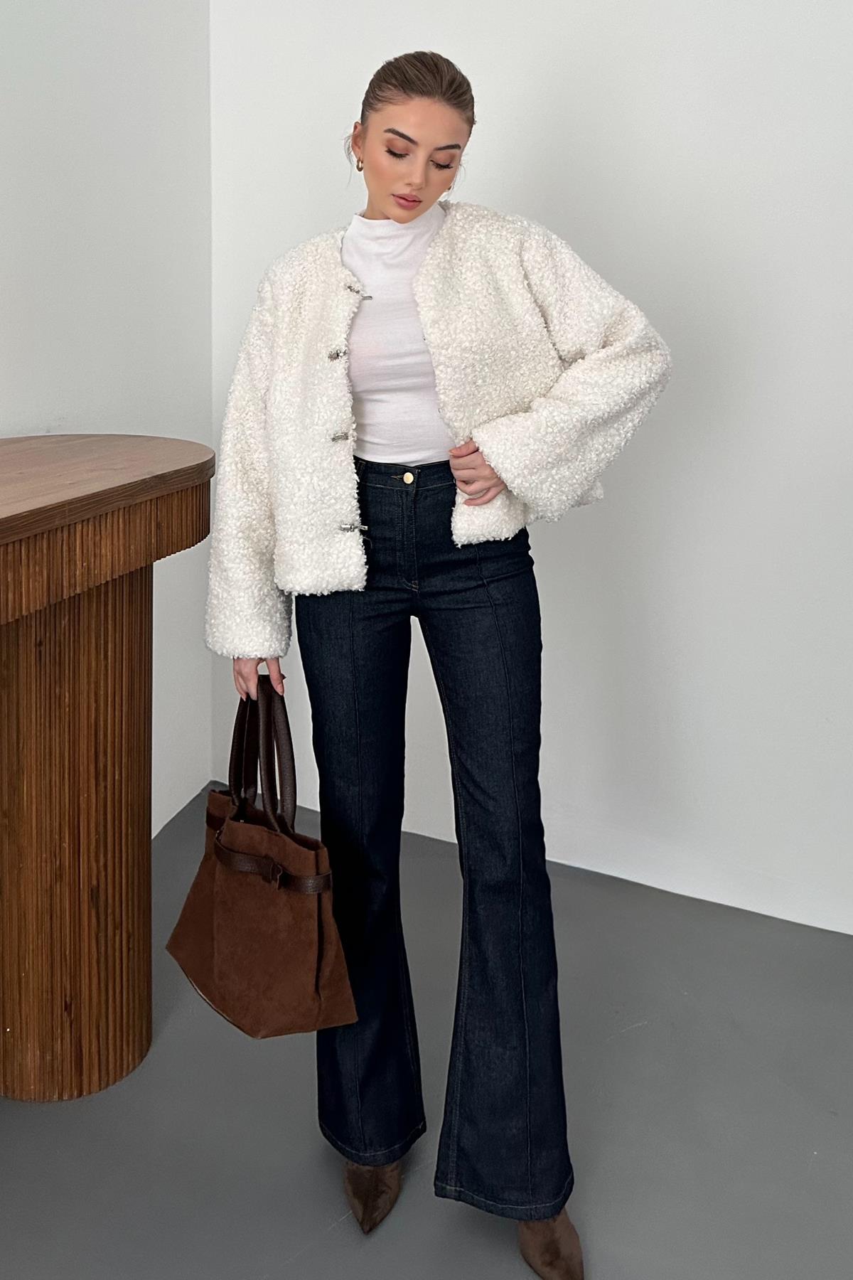 Ekru Peluş Kısa Ceket