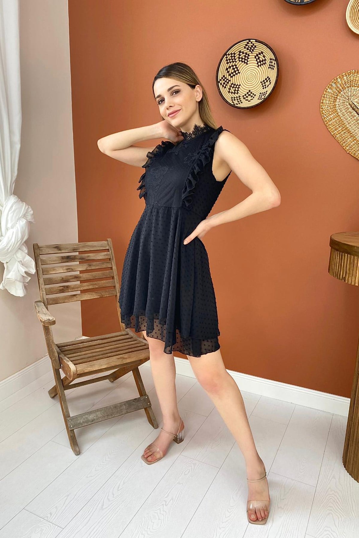 Siyah Çiçek Desenli Astarlı Elbise