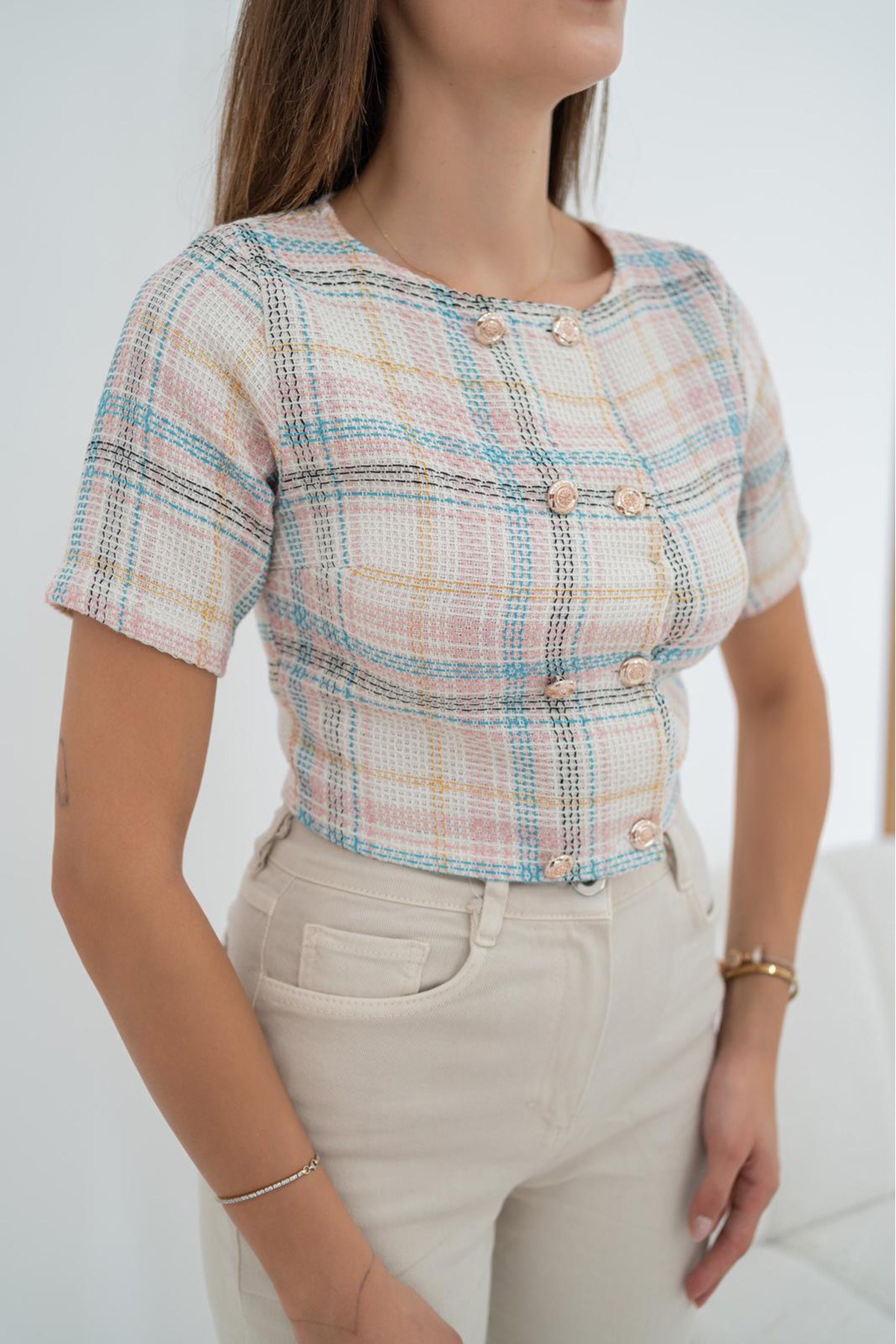 Ekru Çizgili ve Düğmeli Bluz