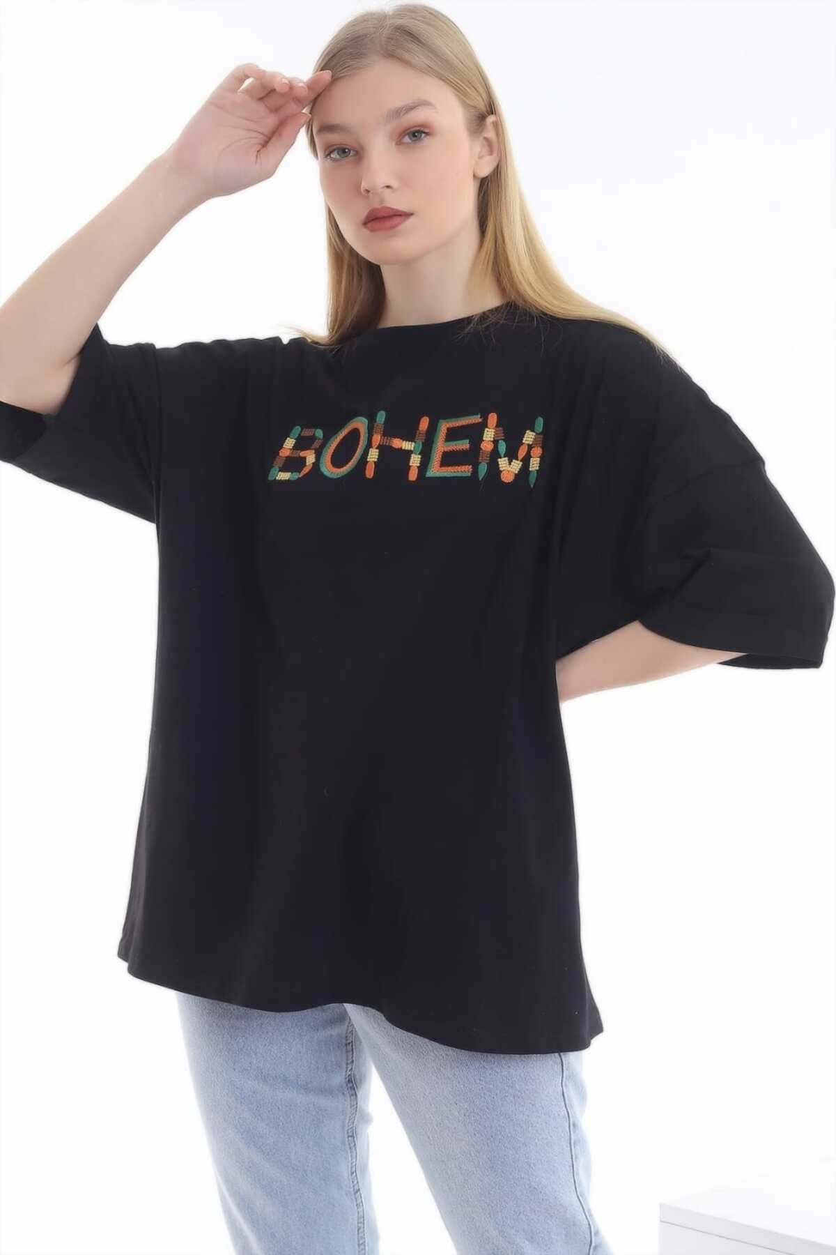 Siyah Nakışlı Casual T-Shirt