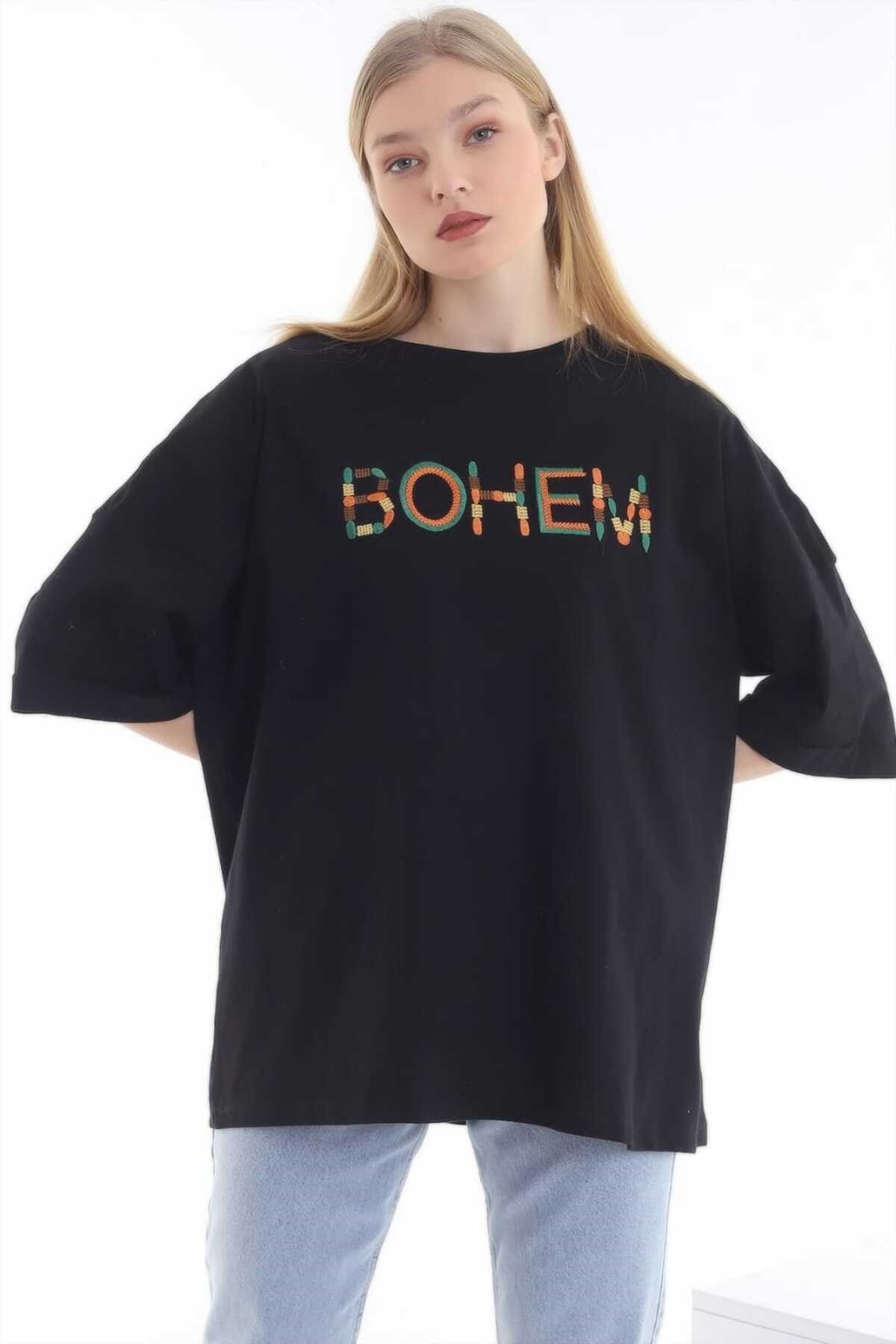 Siyah Nakışlı Casual T-Shirt