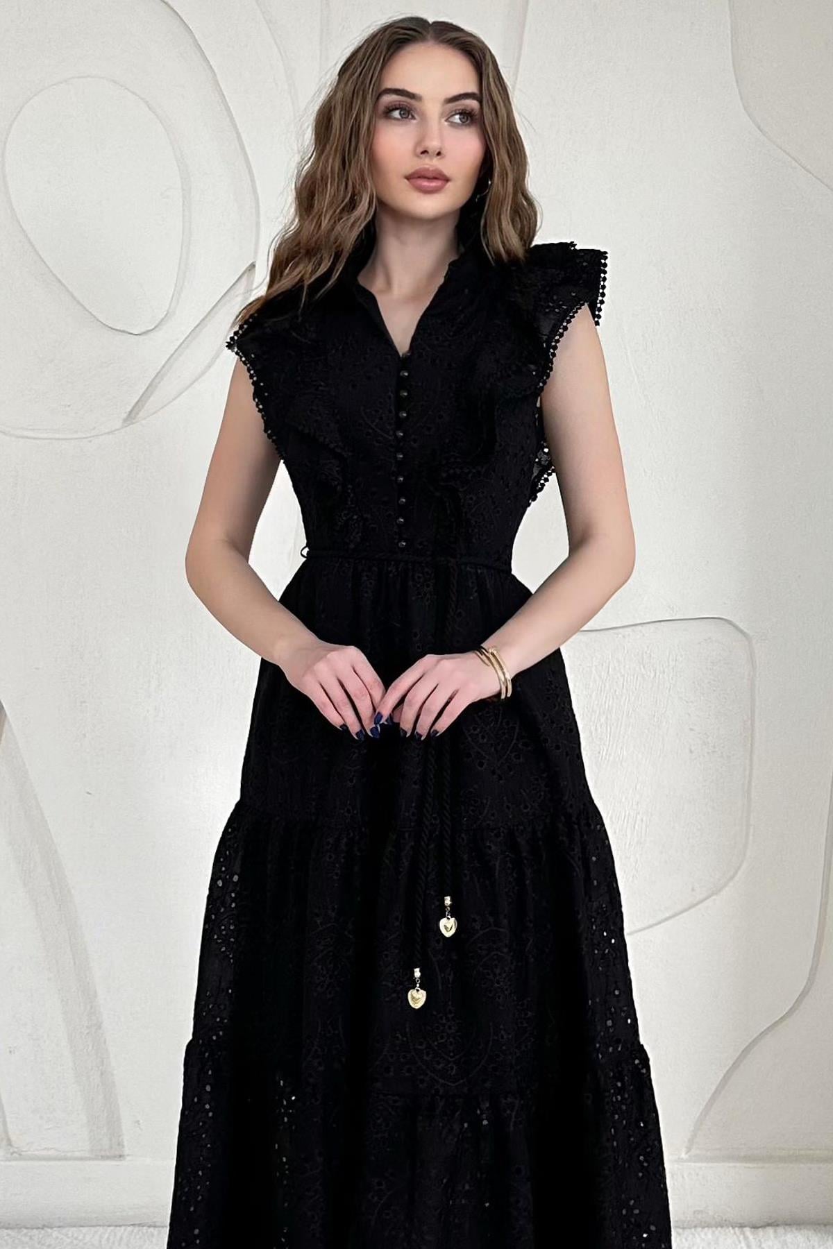 Siyah Fırfırlı Düğmeli Elbise