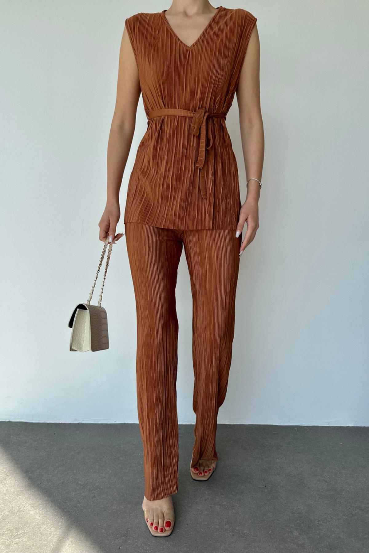 Ribbed V-Neck Suit