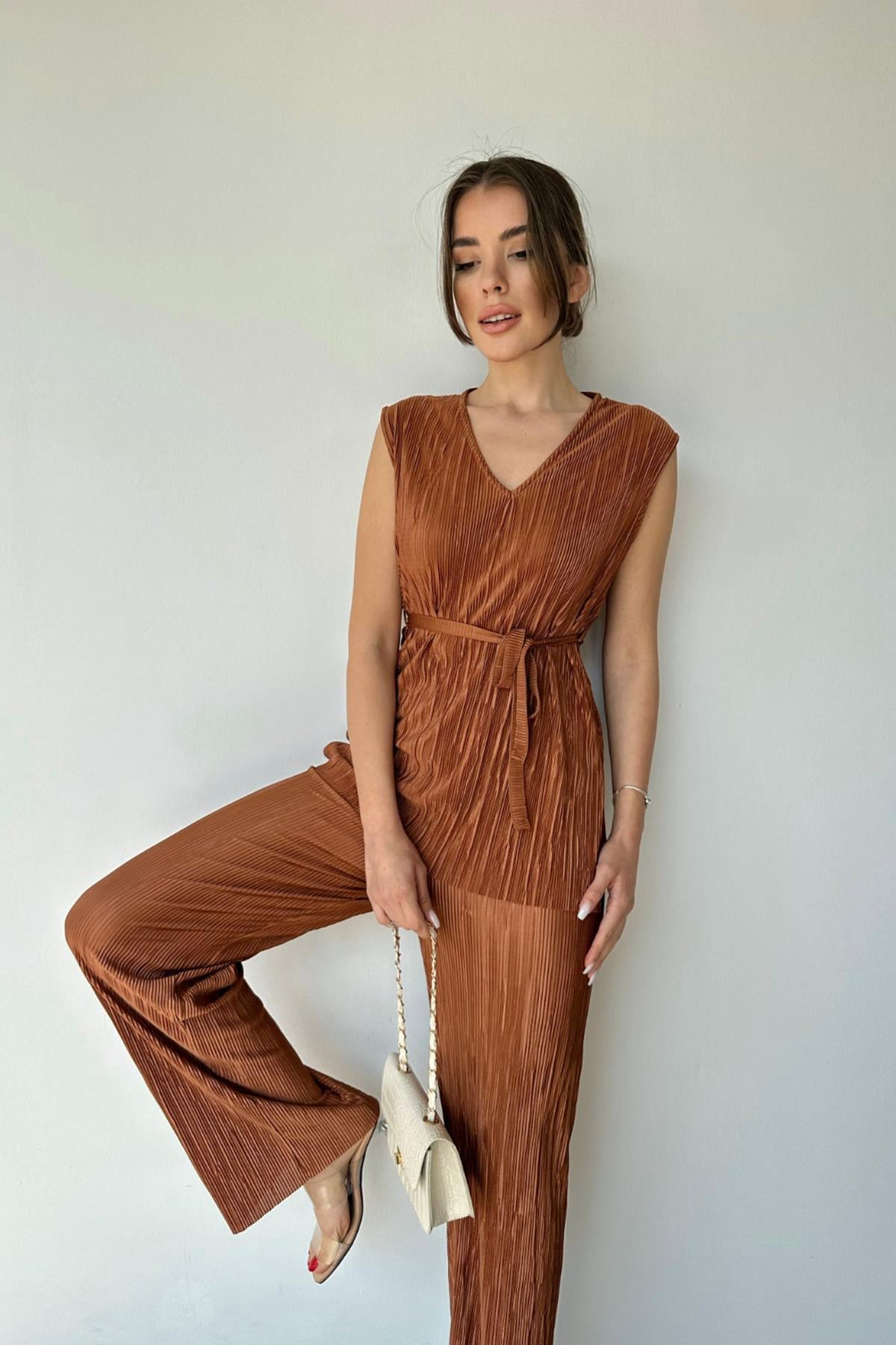 Ribbed V-Neck Suit