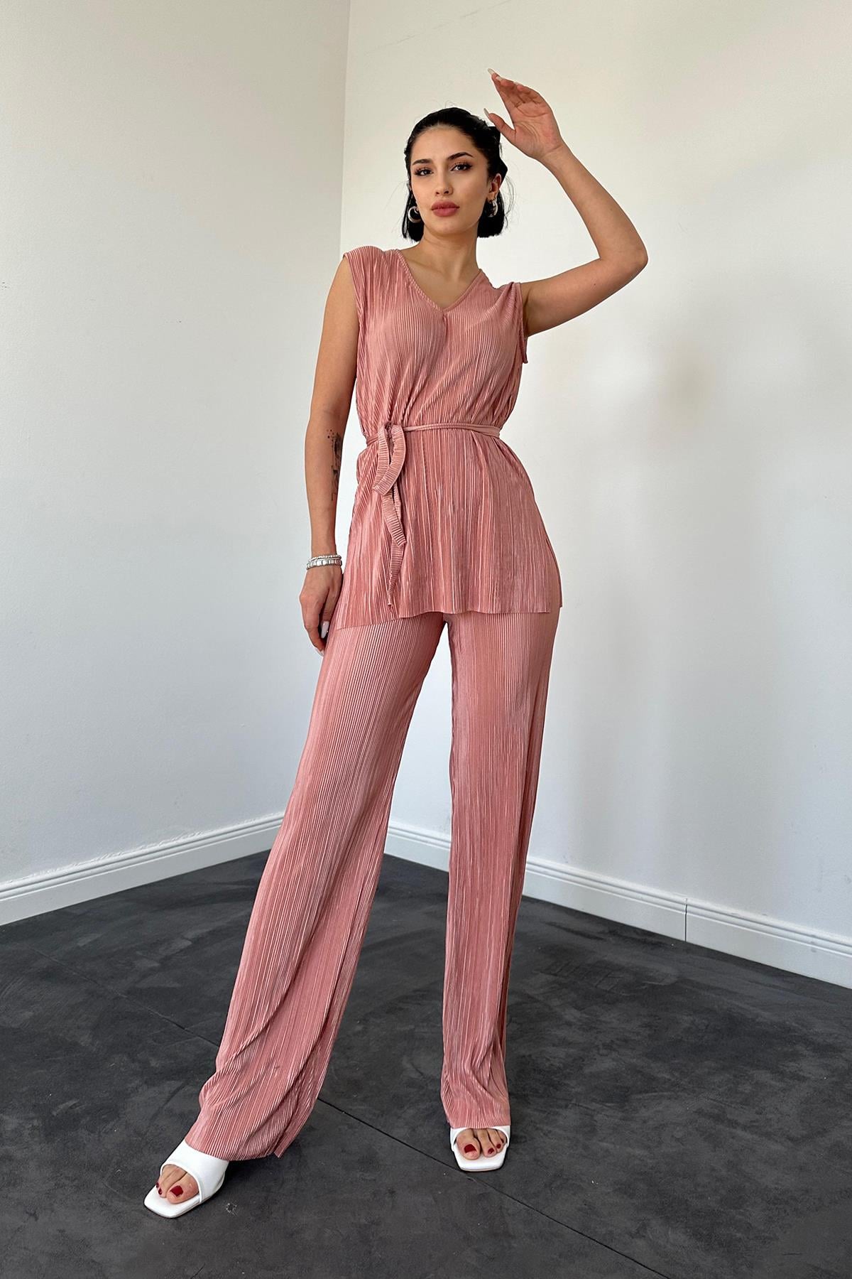 Ribbed V-Neck Suit