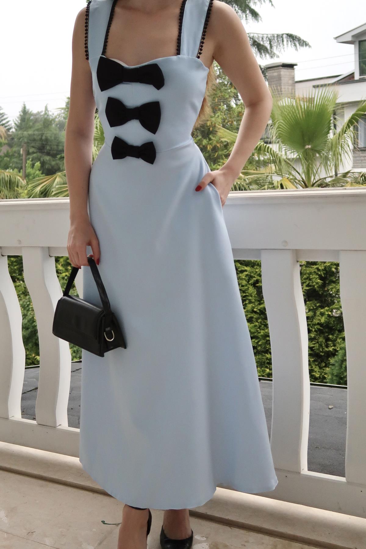 Mavi Fiyonk Detaylı Garnili Elbise