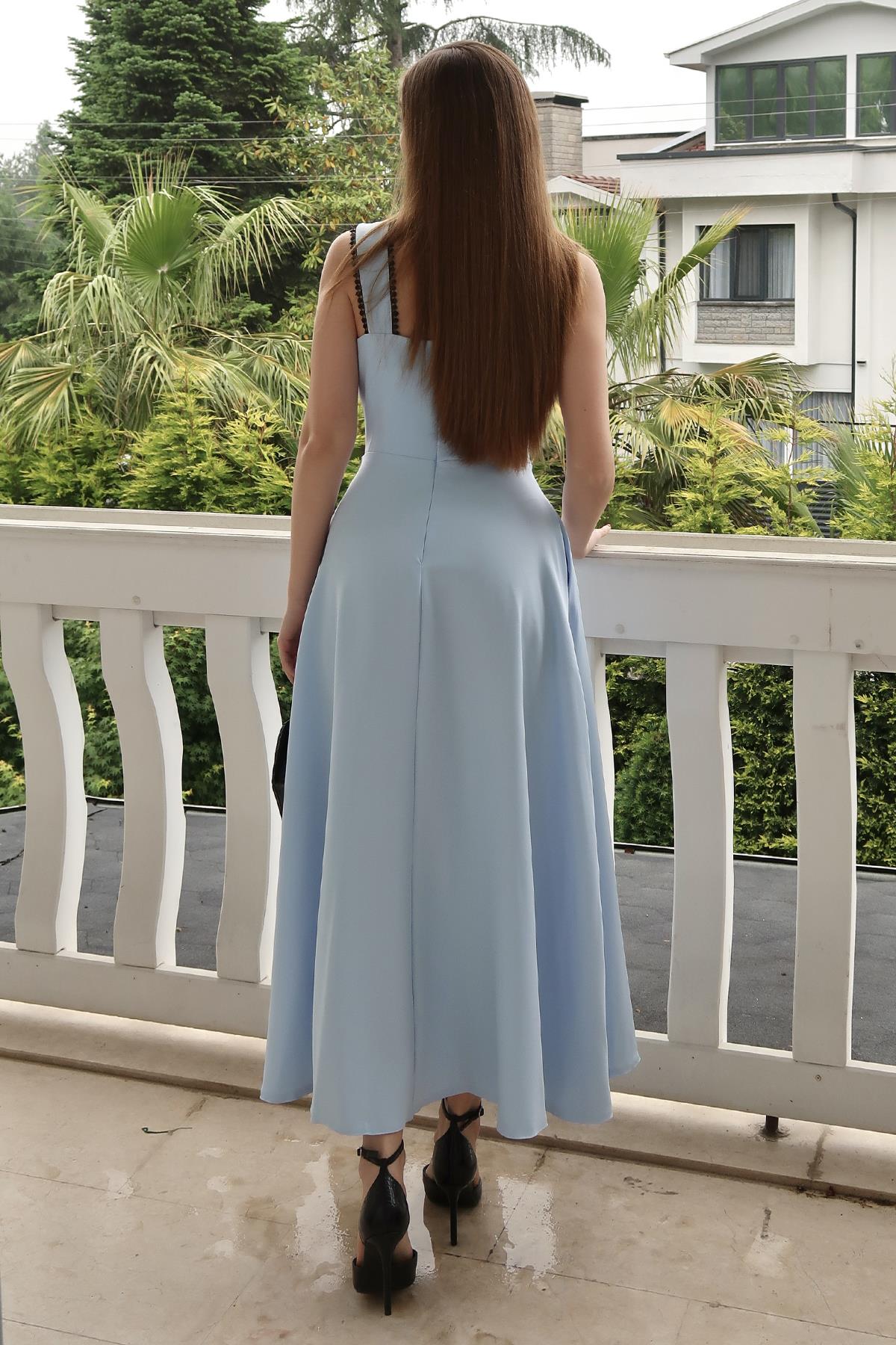 Mavi Fiyonk Detaylı Garnili Elbise