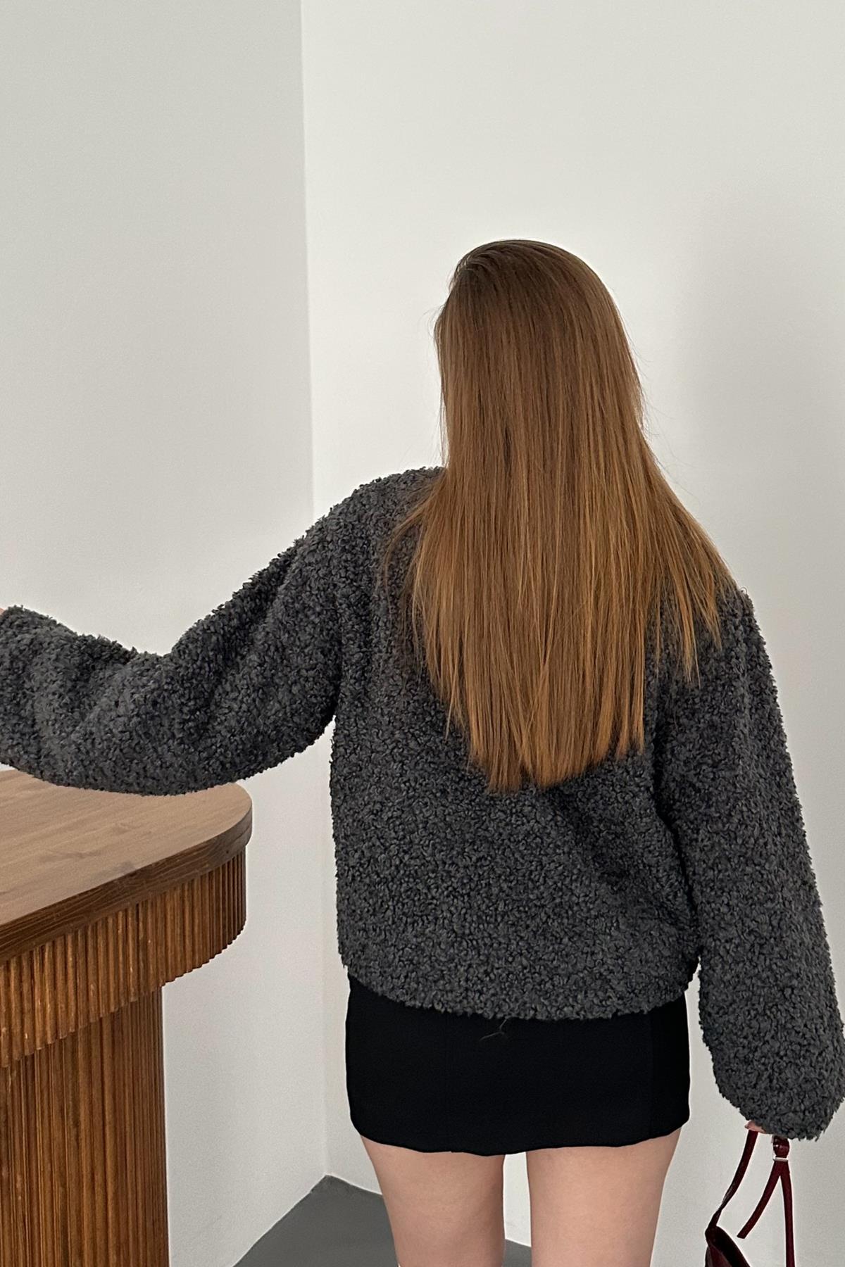 Gri Peluş Kısa Ceket