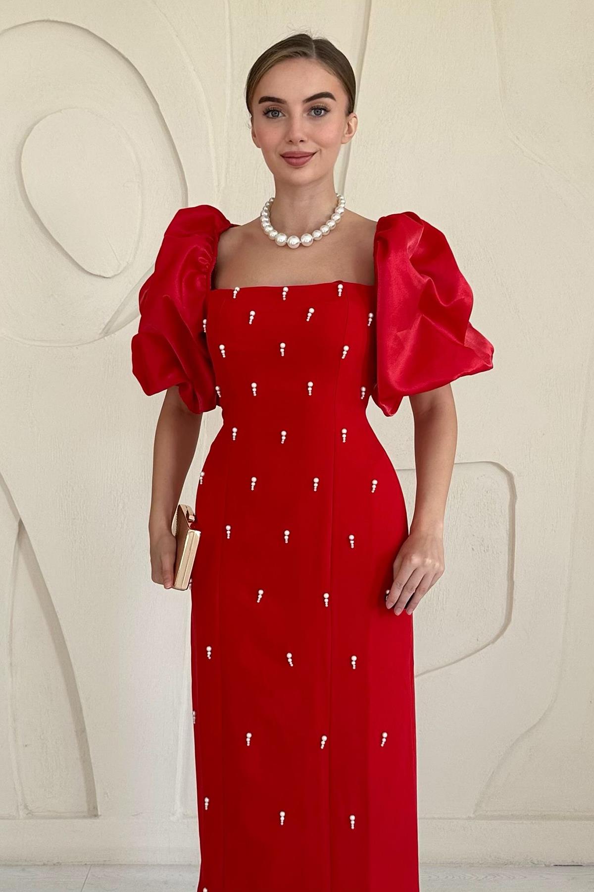 Kırmızı Kolu Garnili İşleme Detaylı Elbise