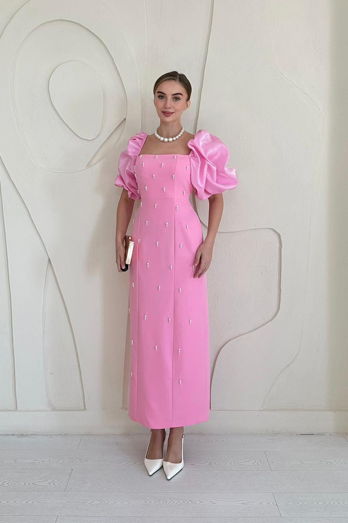 Pembe Kolu Garnili İşleme Detaylı Elbise